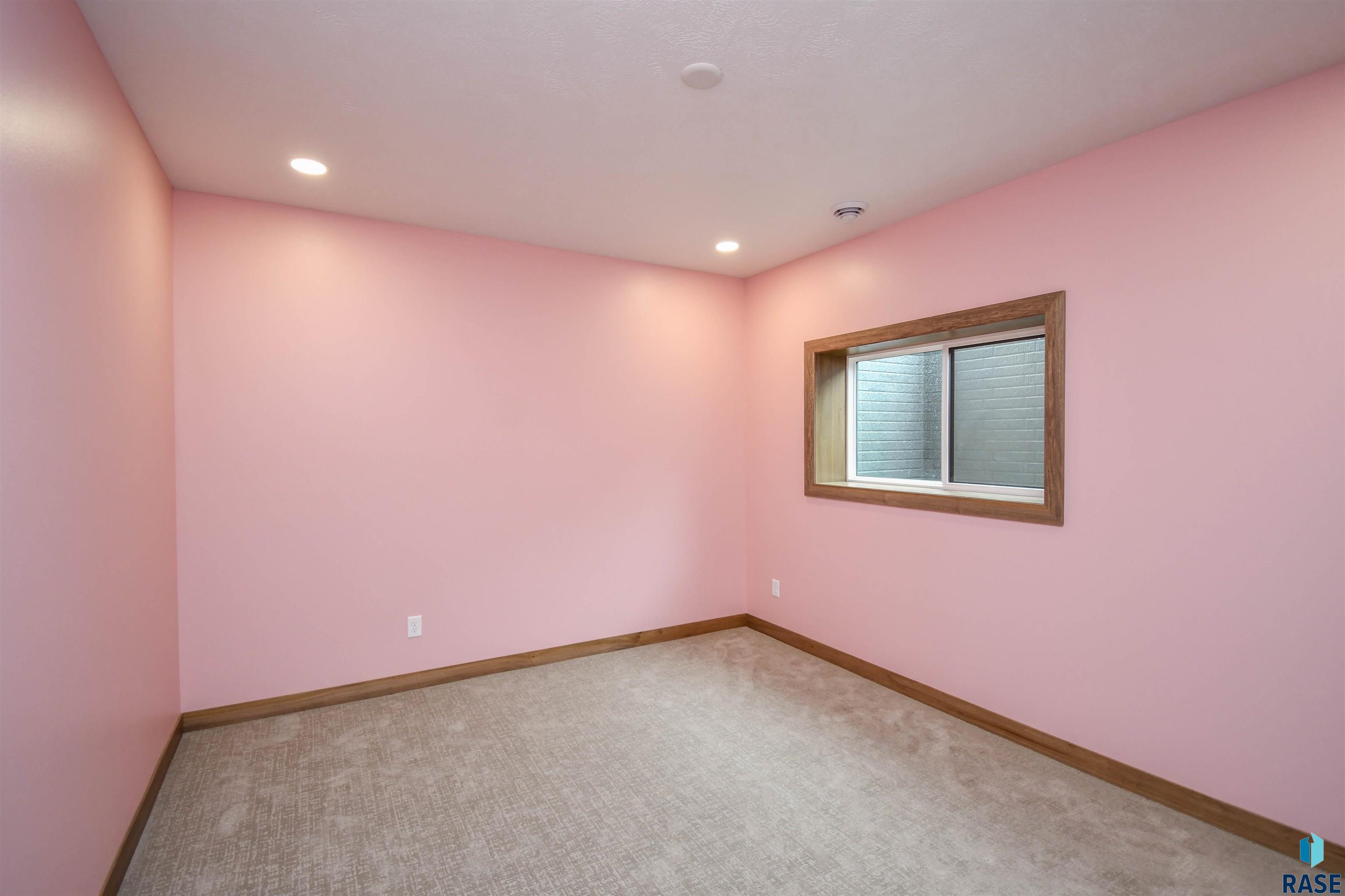 824 Almond Ave