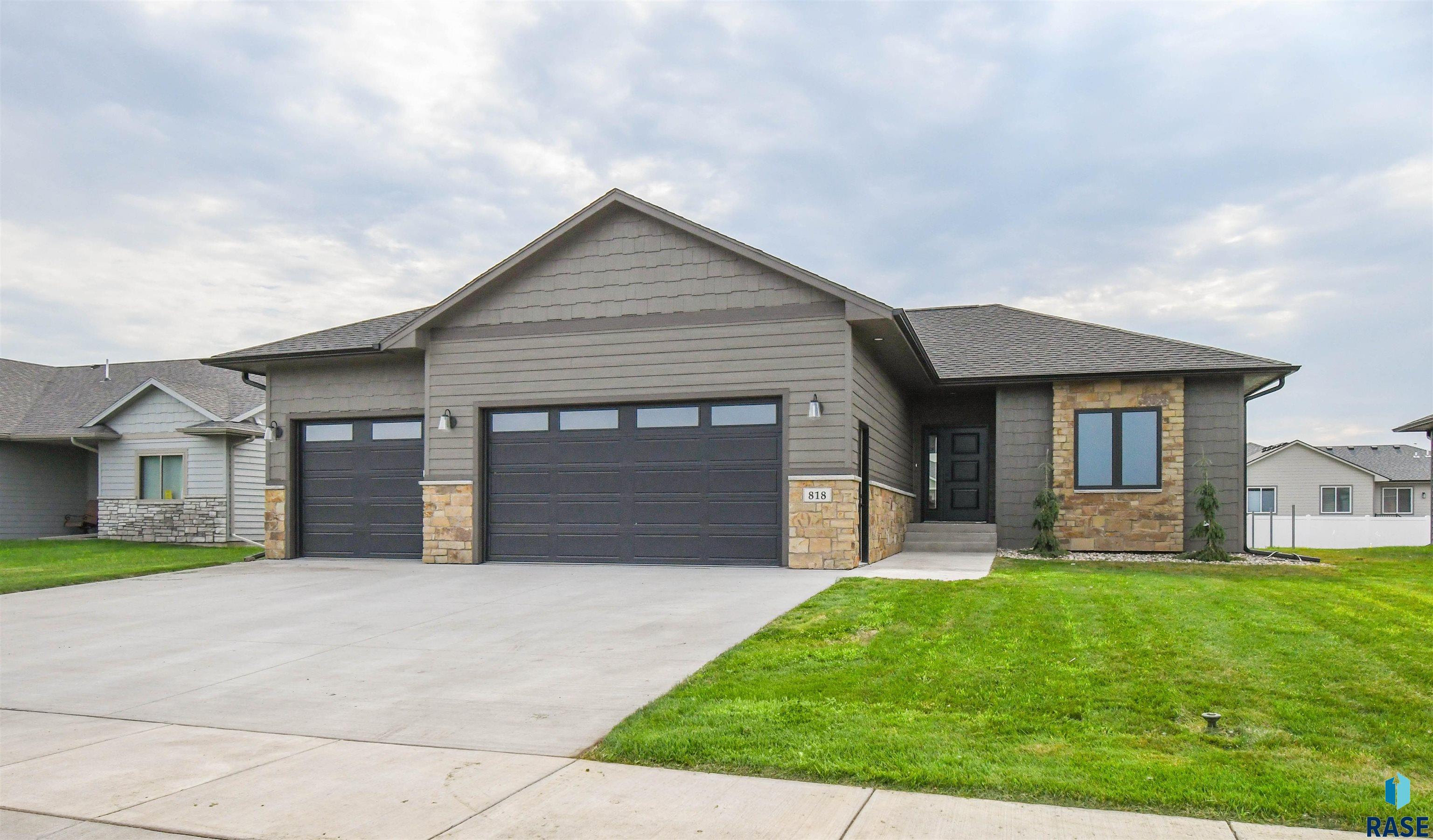 818 Almond Ave
