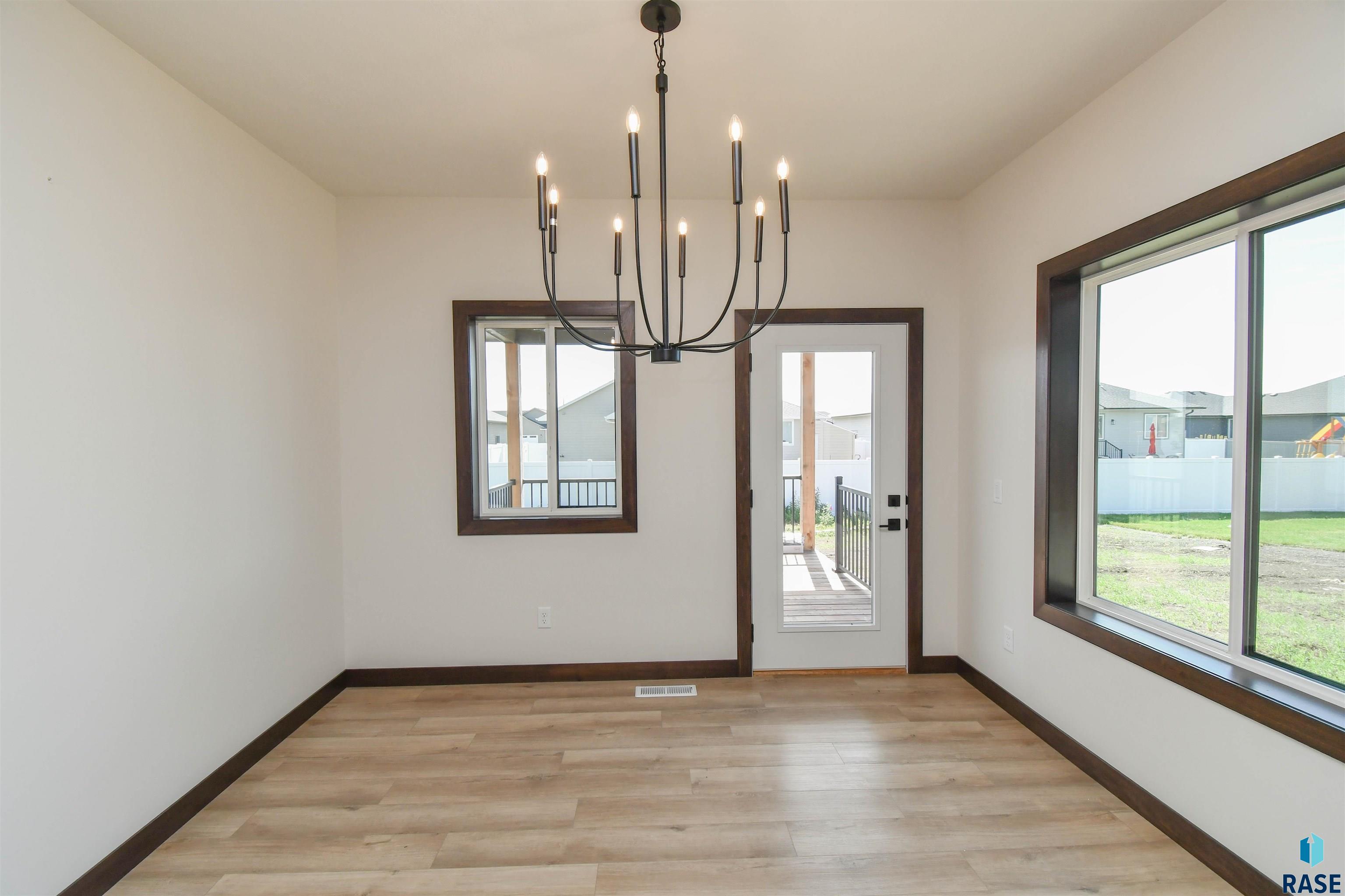 818 Almond Ave