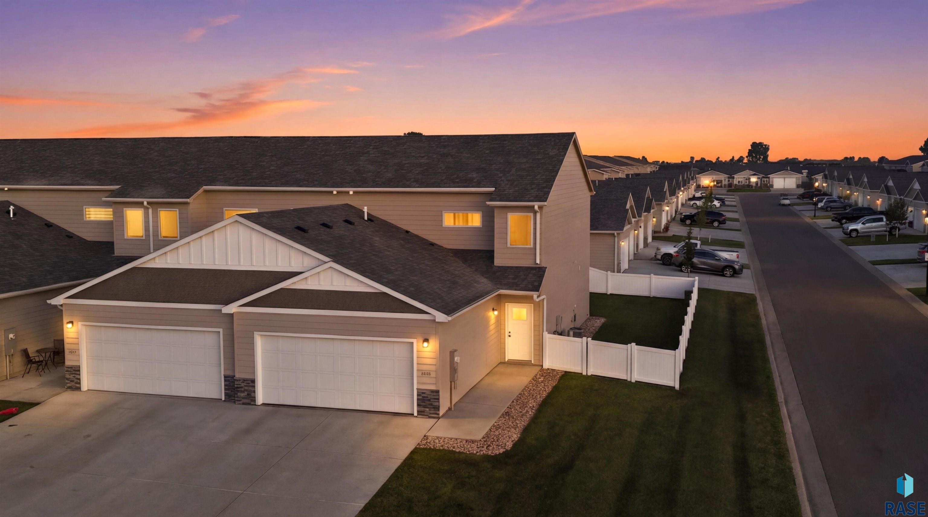 9017 W Jerald Pl