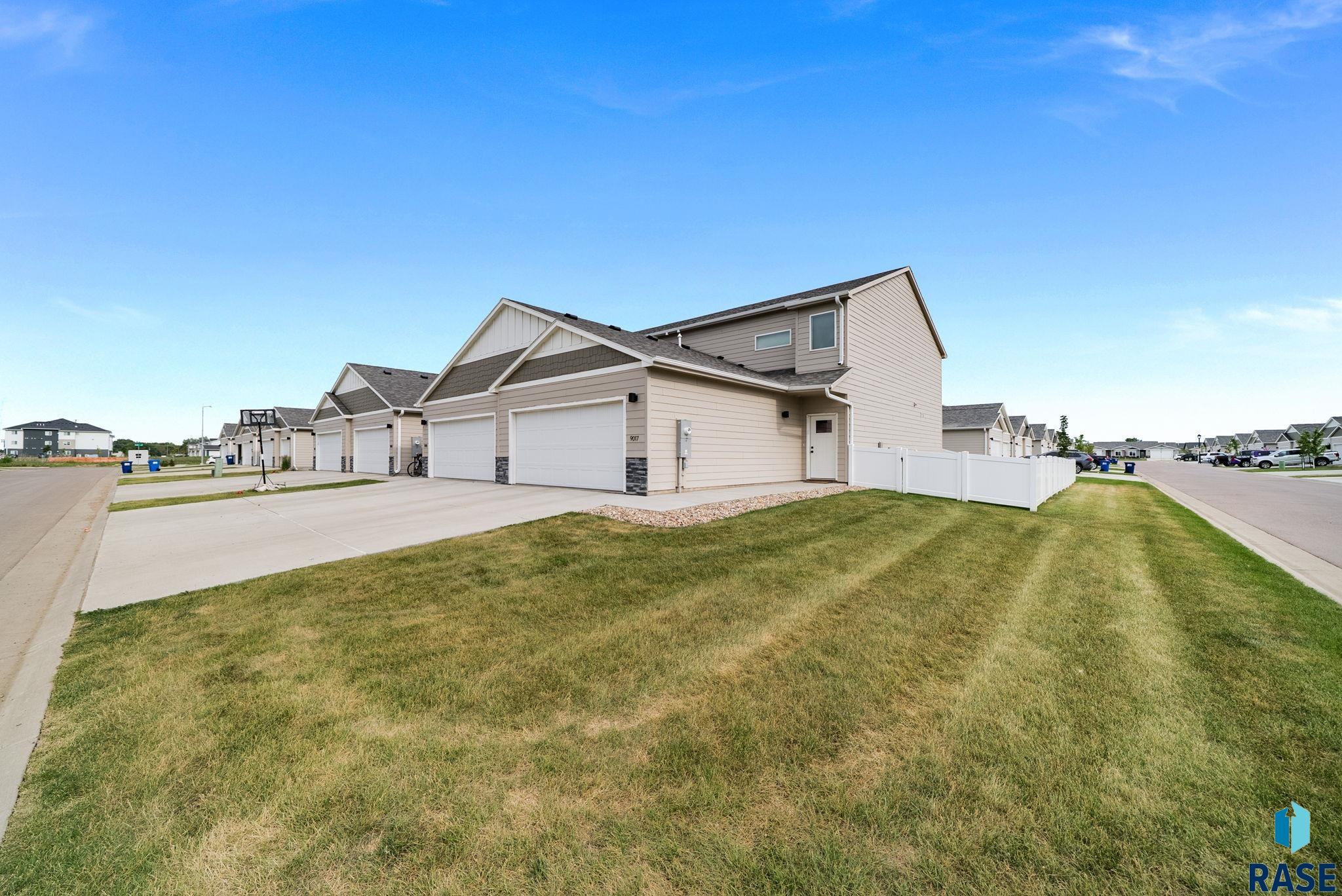 9017 W Jerald Pl