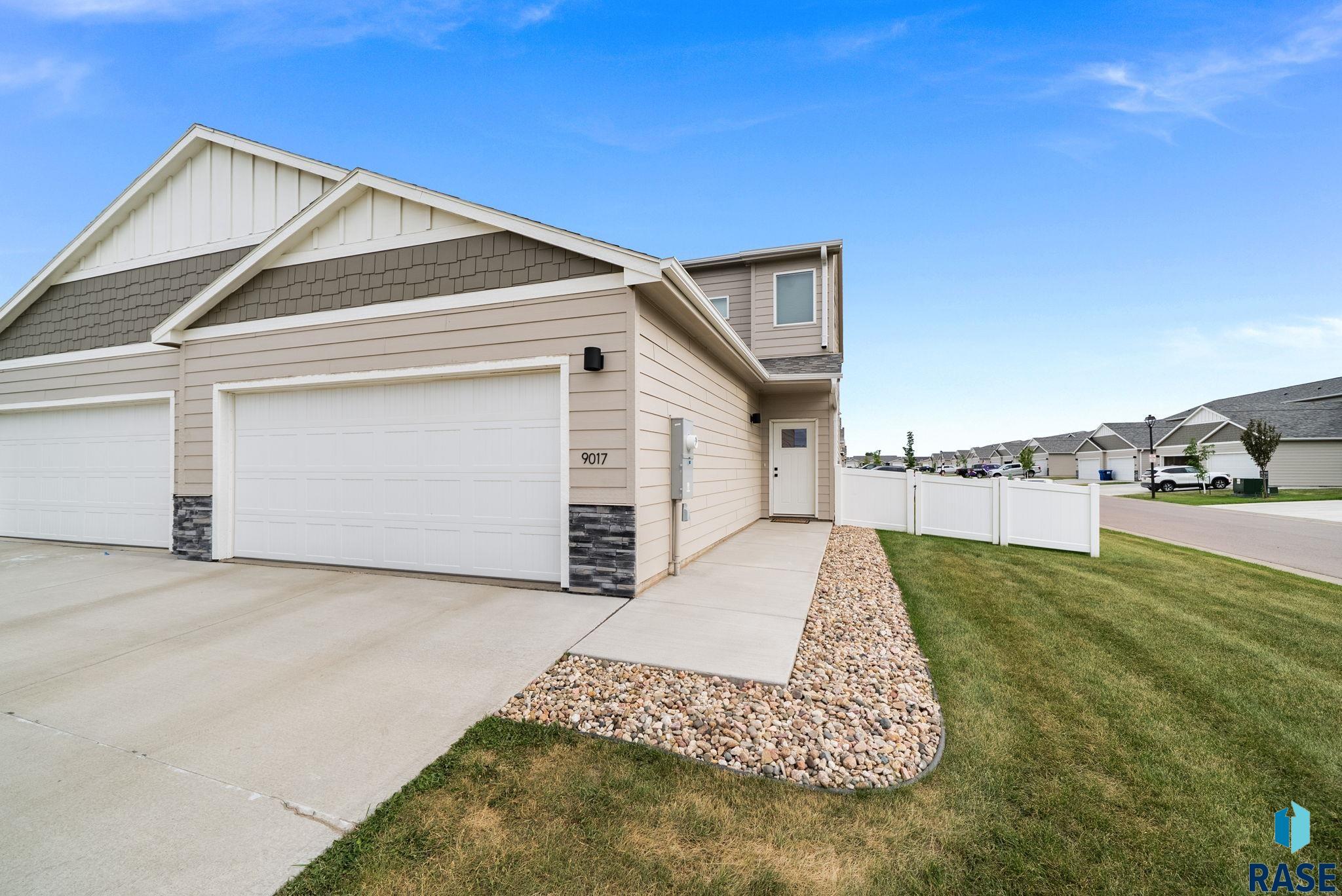 9017 W Jerald Pl