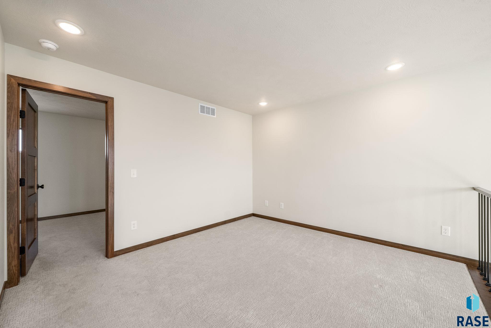 9017 W Jerald Pl