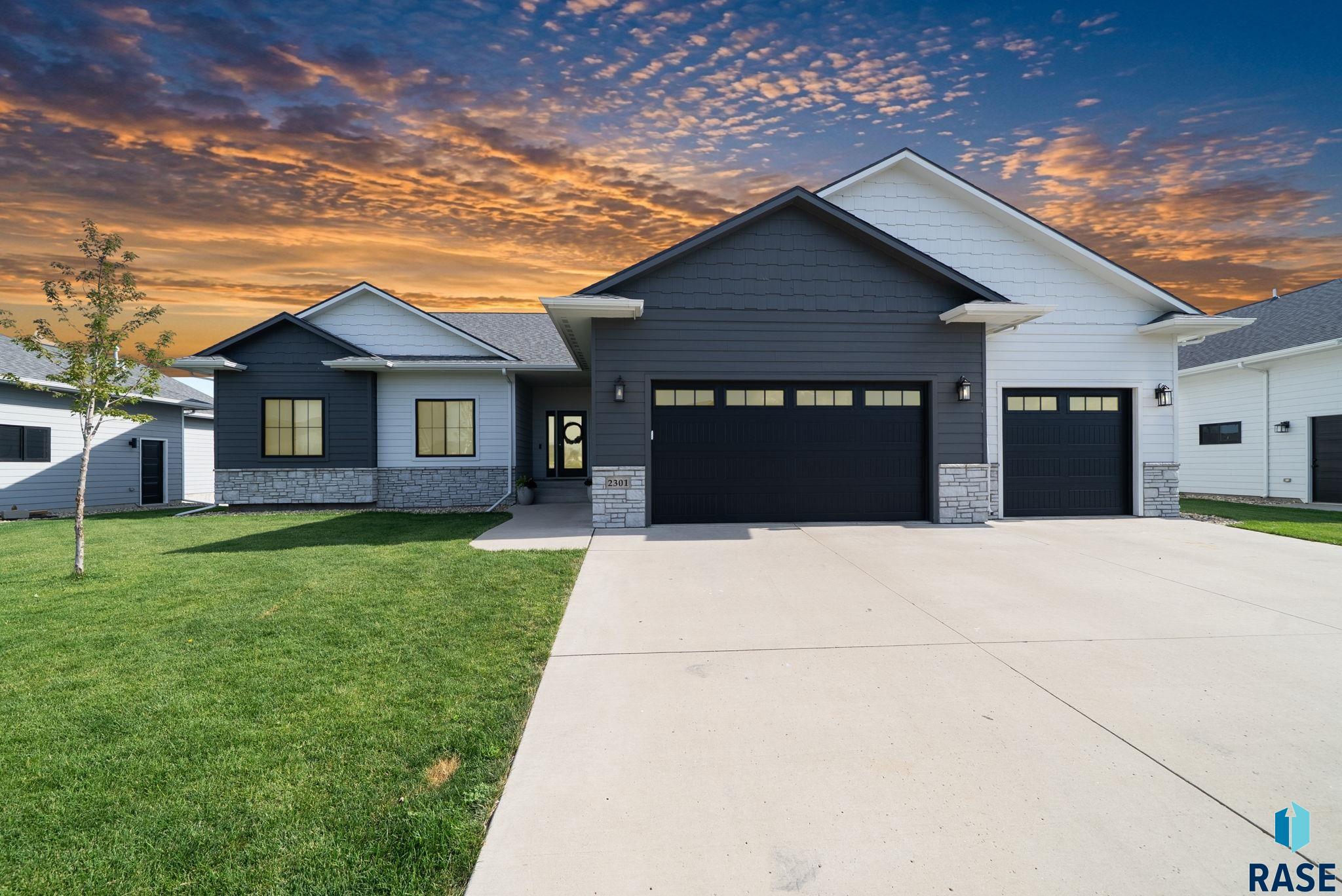 2301 E Mary Moore Dr