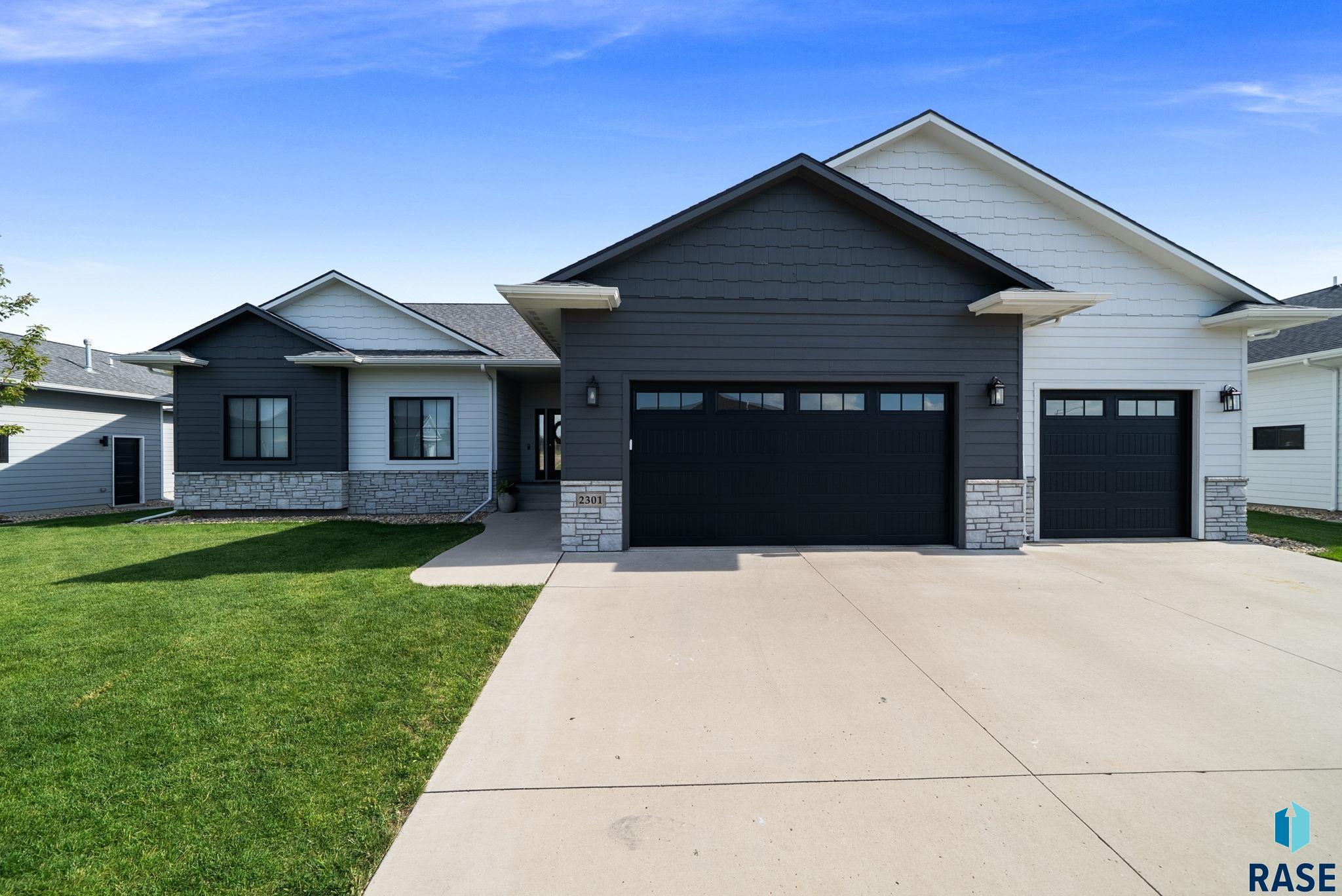 2301 E Mary Moore Dr