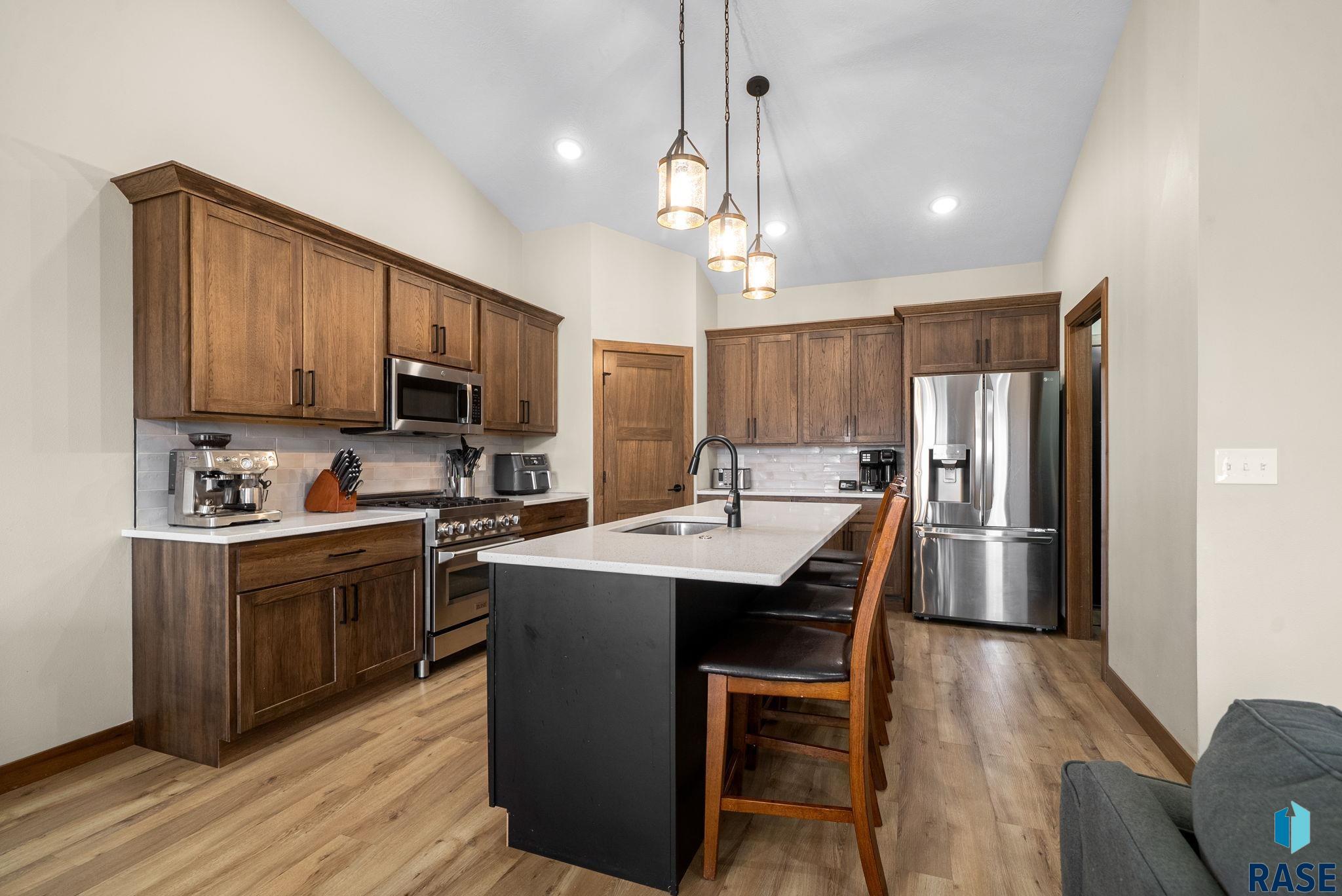 2301 E Mary Moore Dr