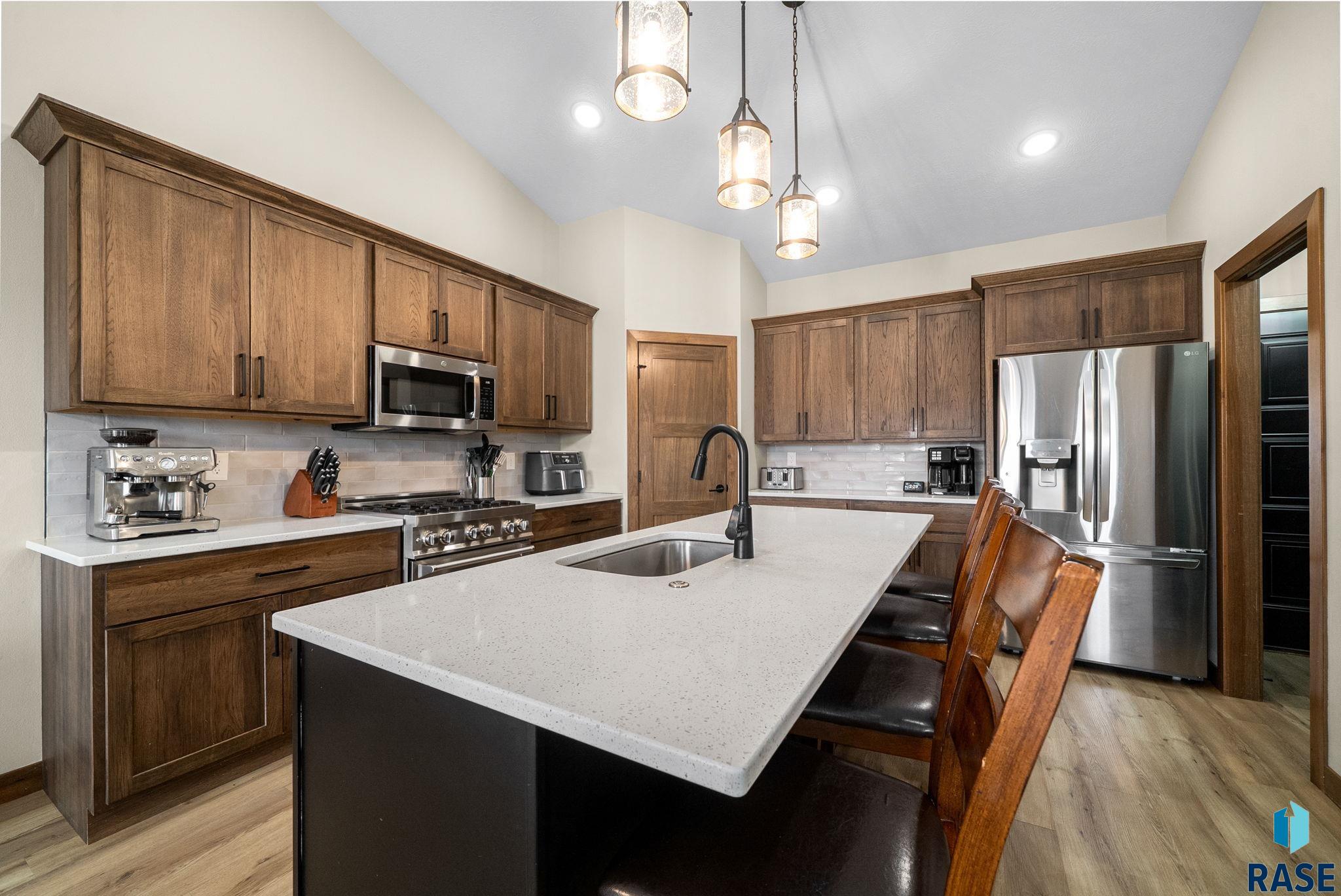 2301 E Mary Moore Dr
