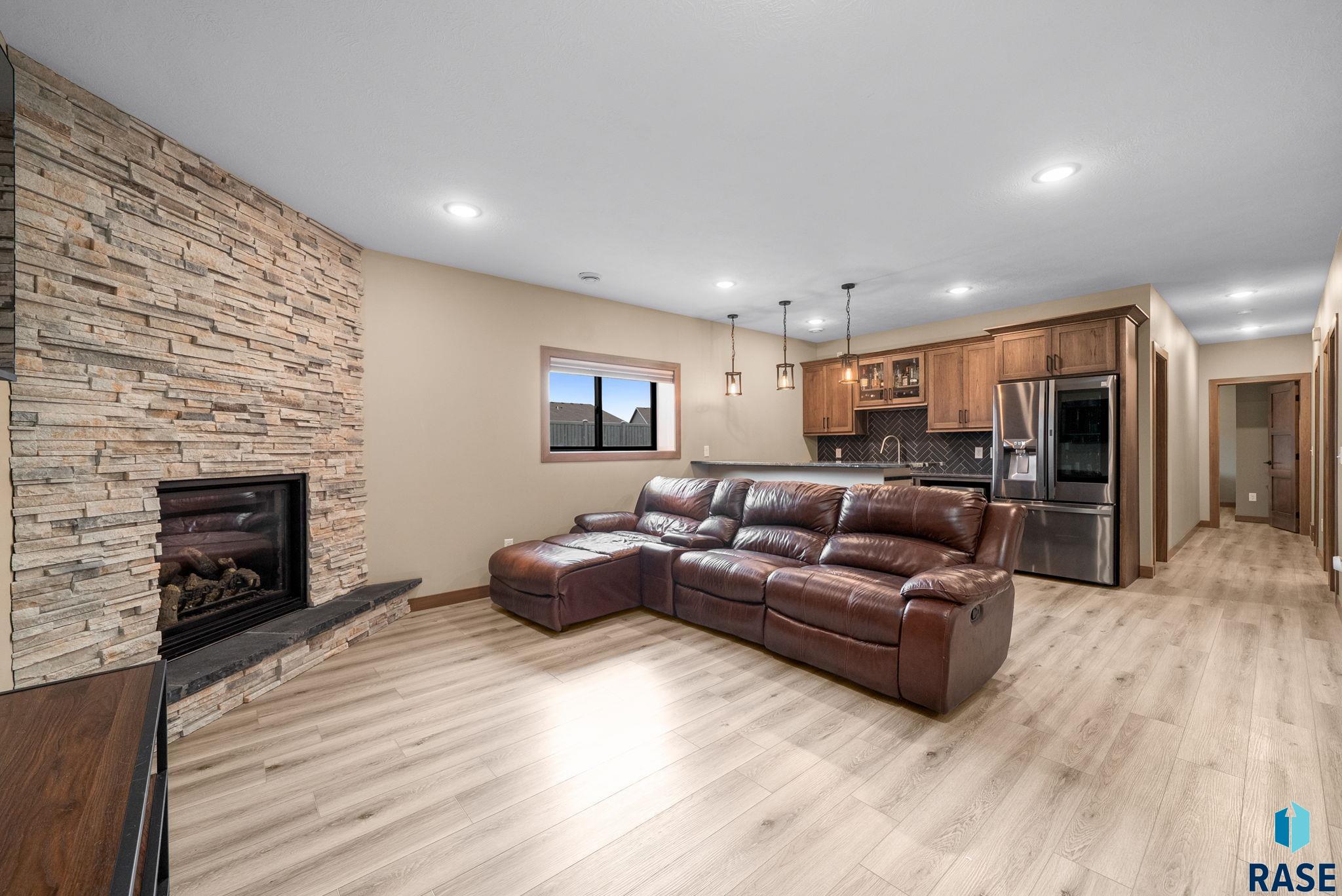2301 E Mary Moore Dr