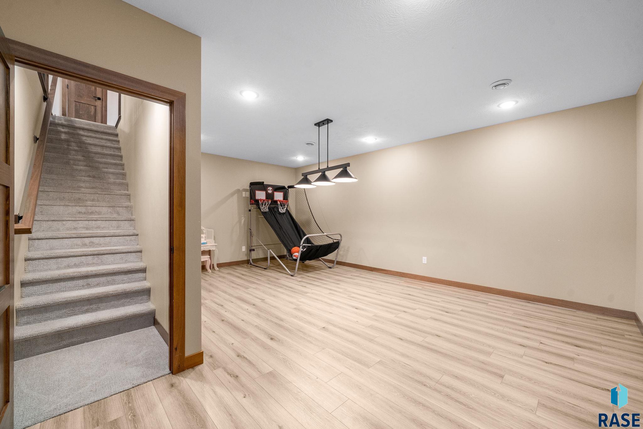 2301 E Mary Moore Dr