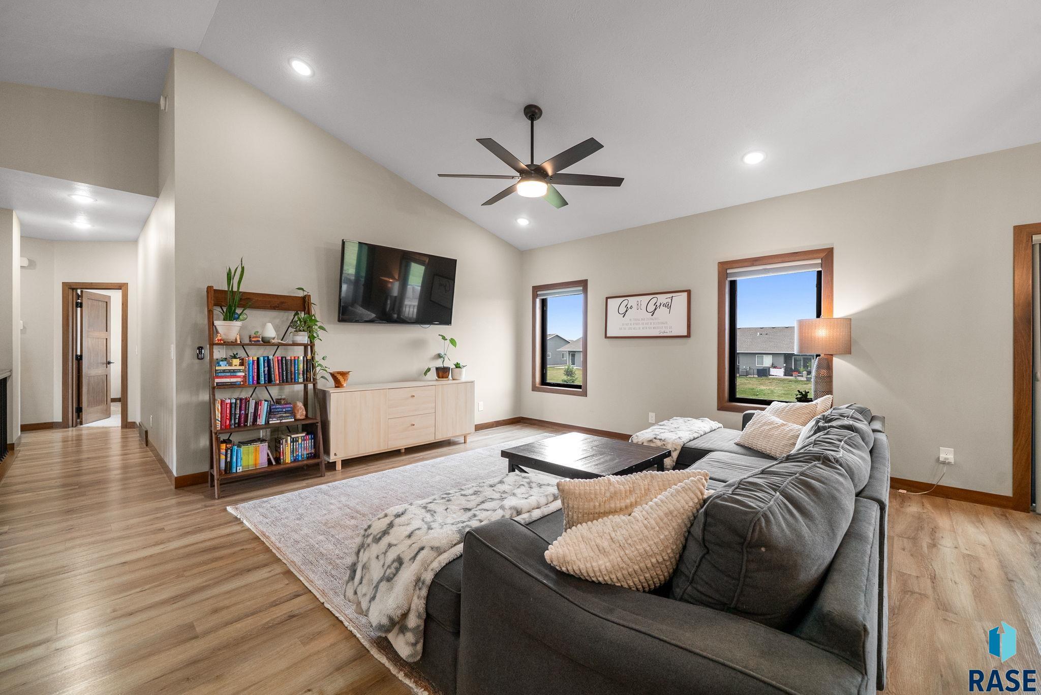 2301 E Mary Moore Dr