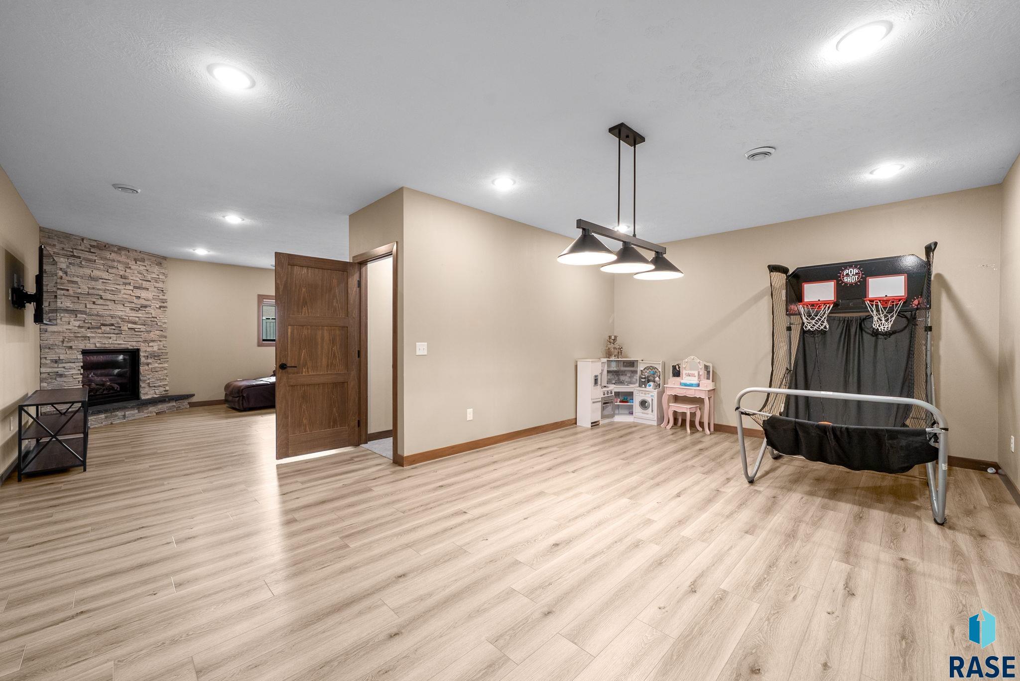 2301 E Mary Moore Dr
