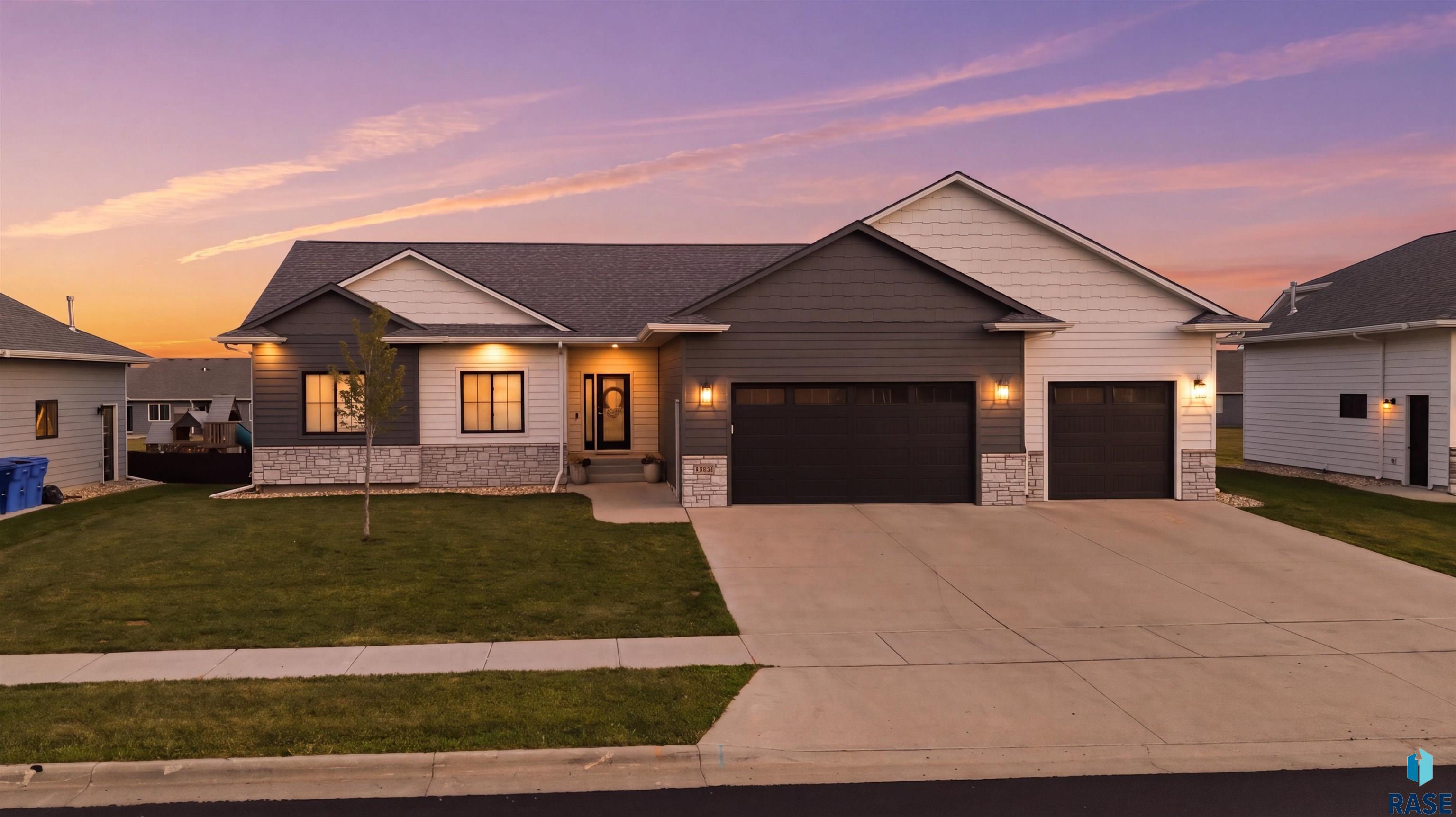 2301 E Mary Moore Dr