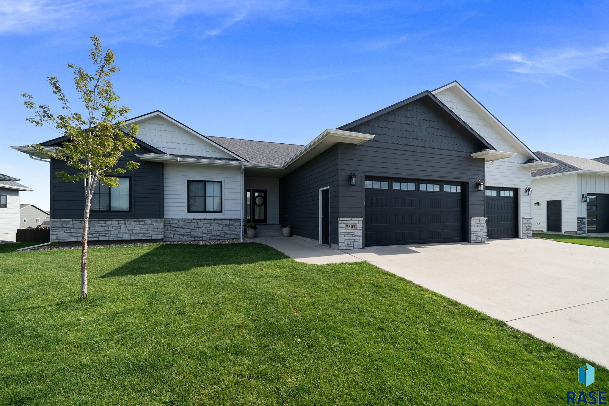 2301 E Mary Moore Dr