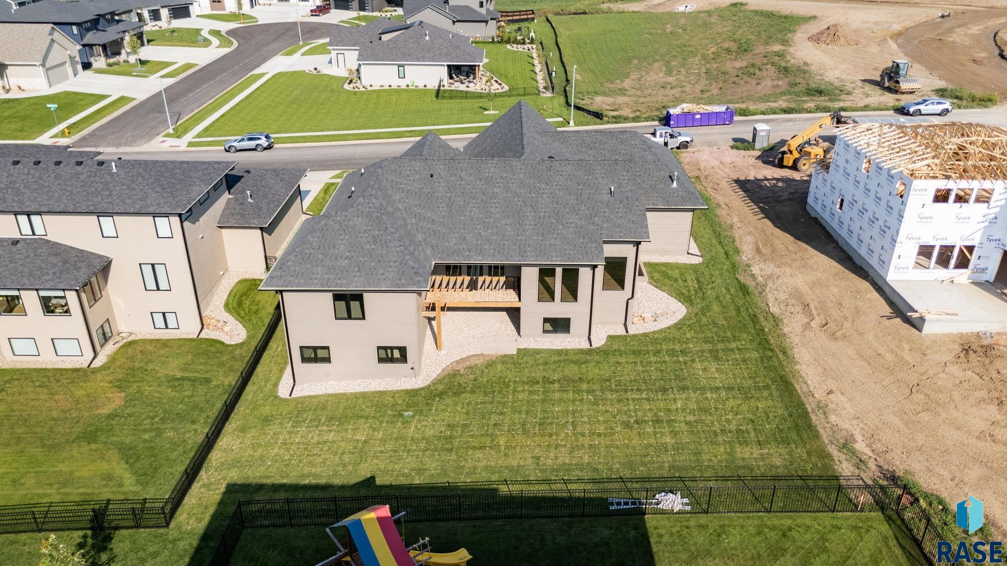 2505 S Meadowview Ave