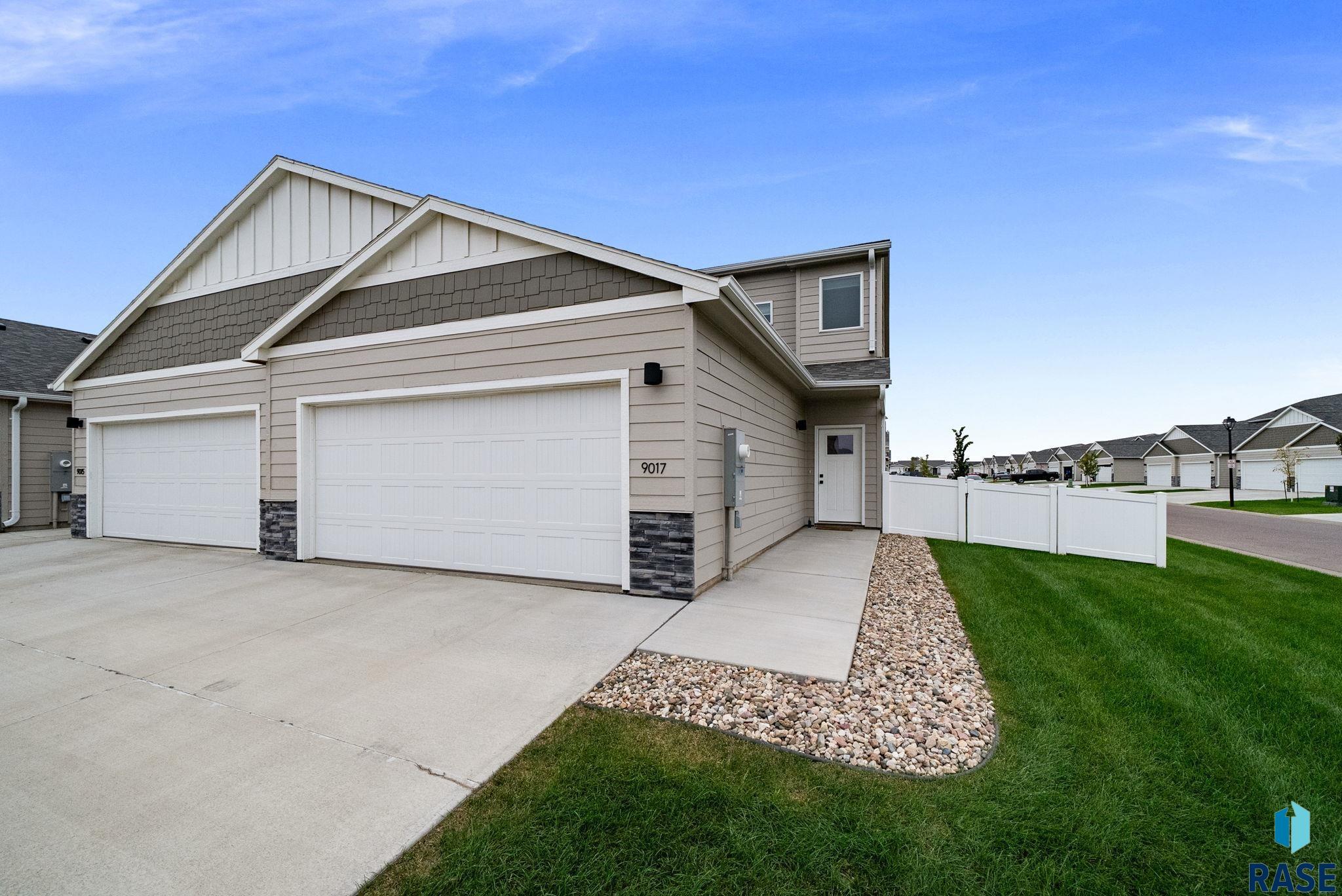 9017 W Jerald Pl