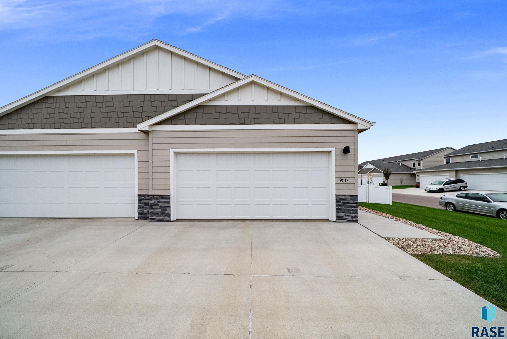 9017 W Jerald Pl
