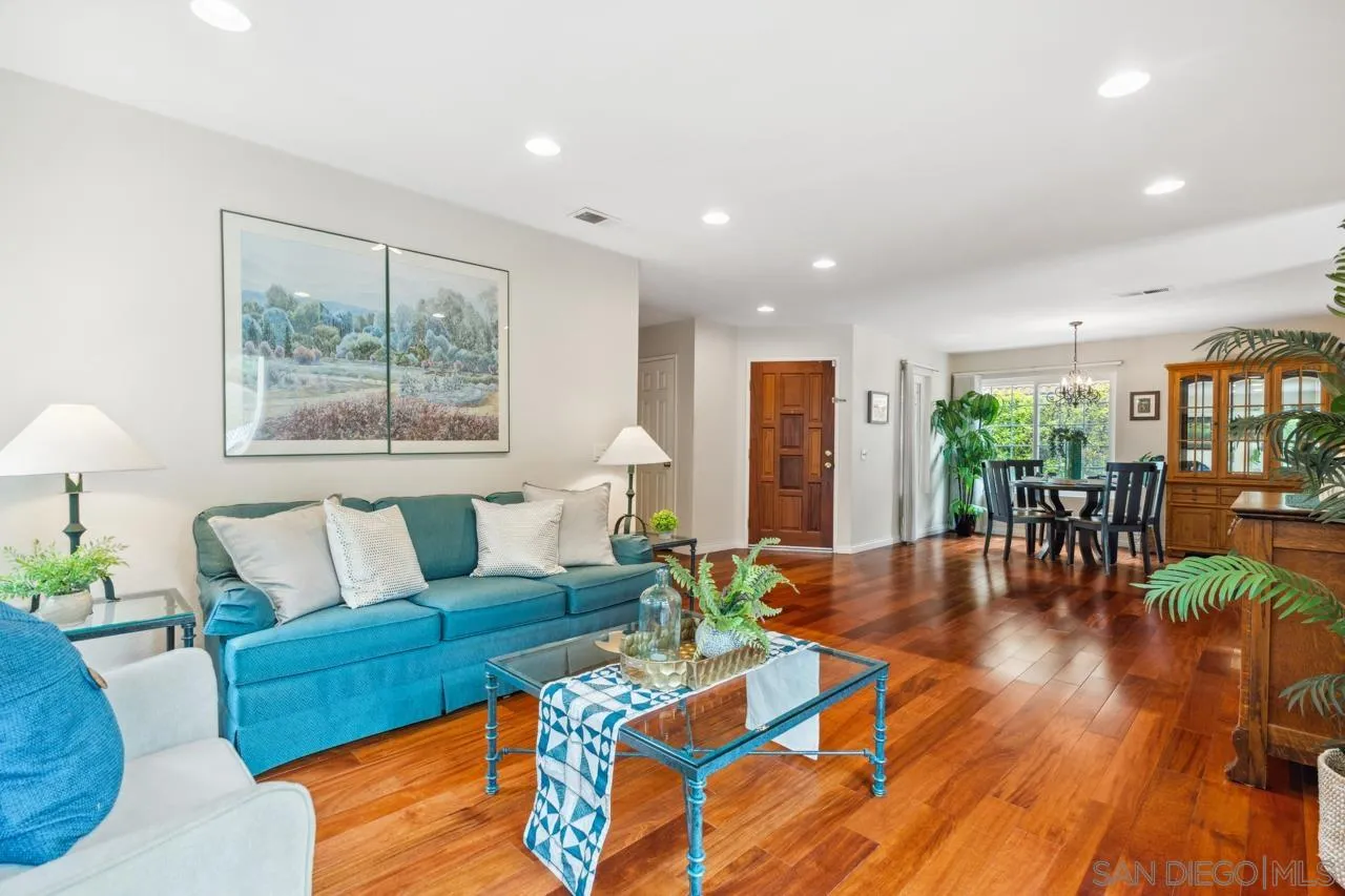11142 Avenida De Los Lobos