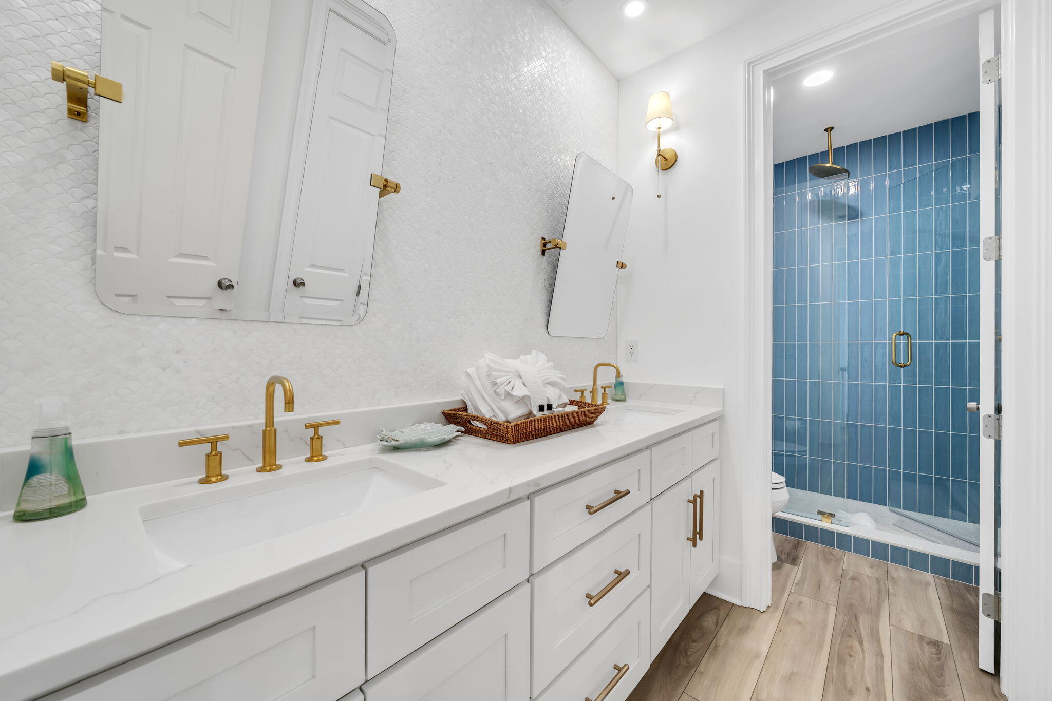 334 Seabreeze Boulevard