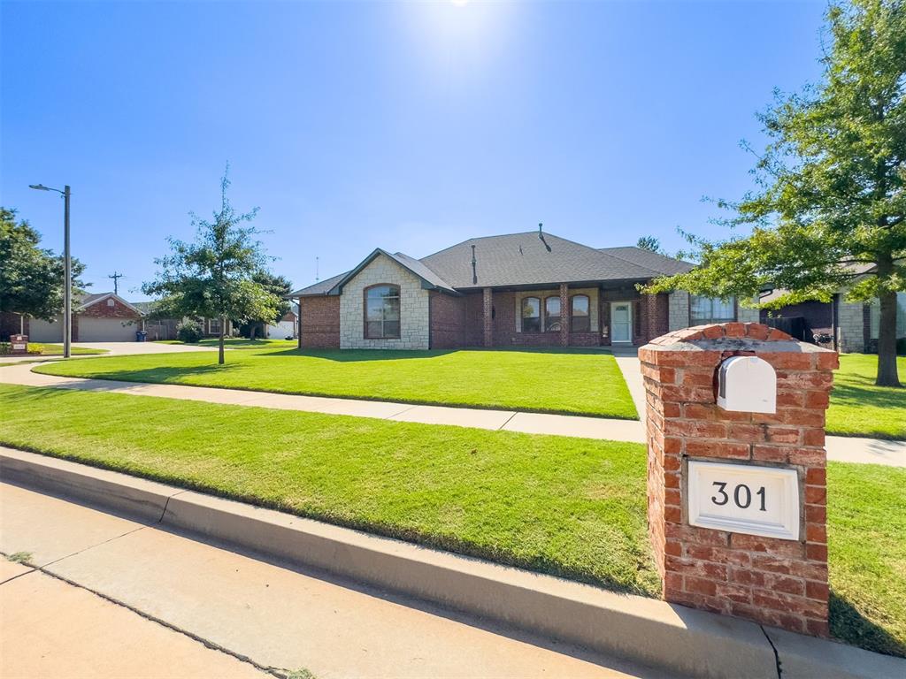 301 N Emerald Way