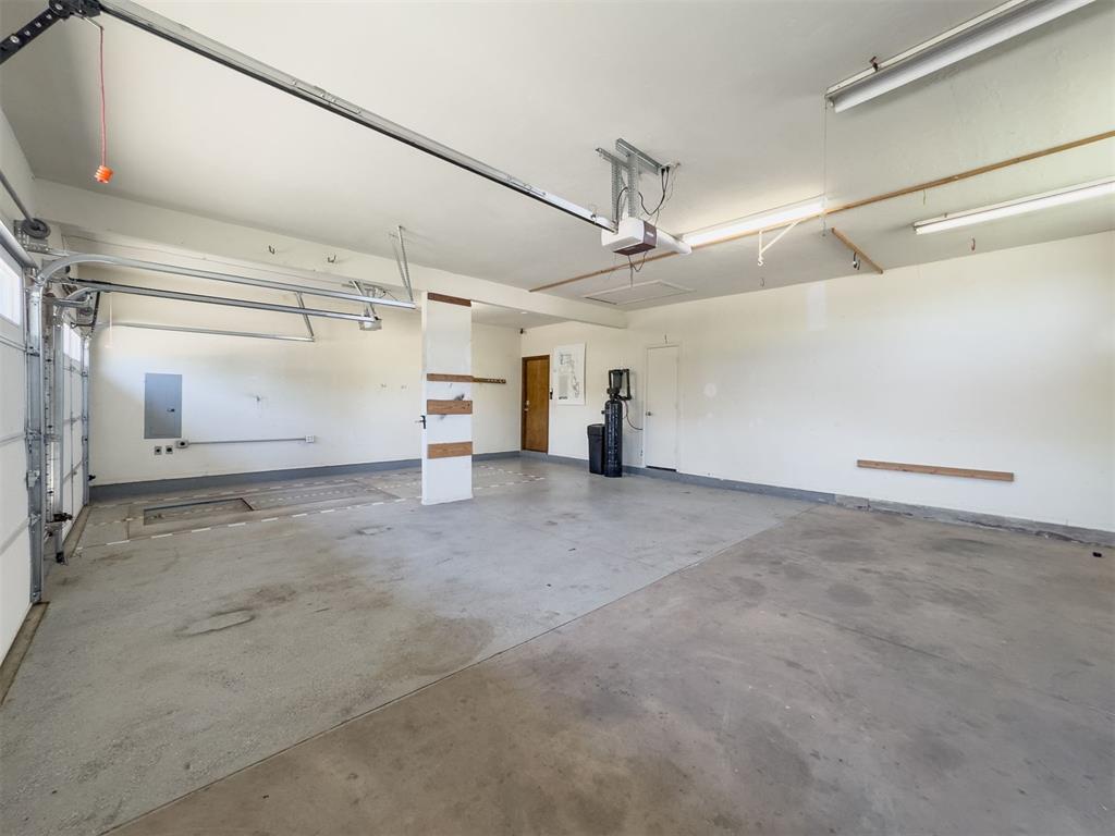 301 N Emerald Way