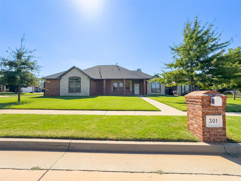 301 N Emerald Way