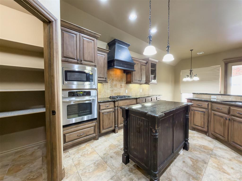 921 NW 194th Avenue