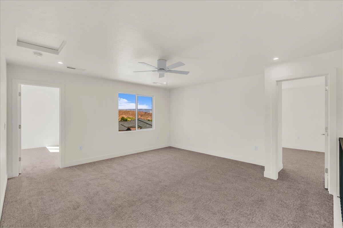 2914 E Chapman CIR