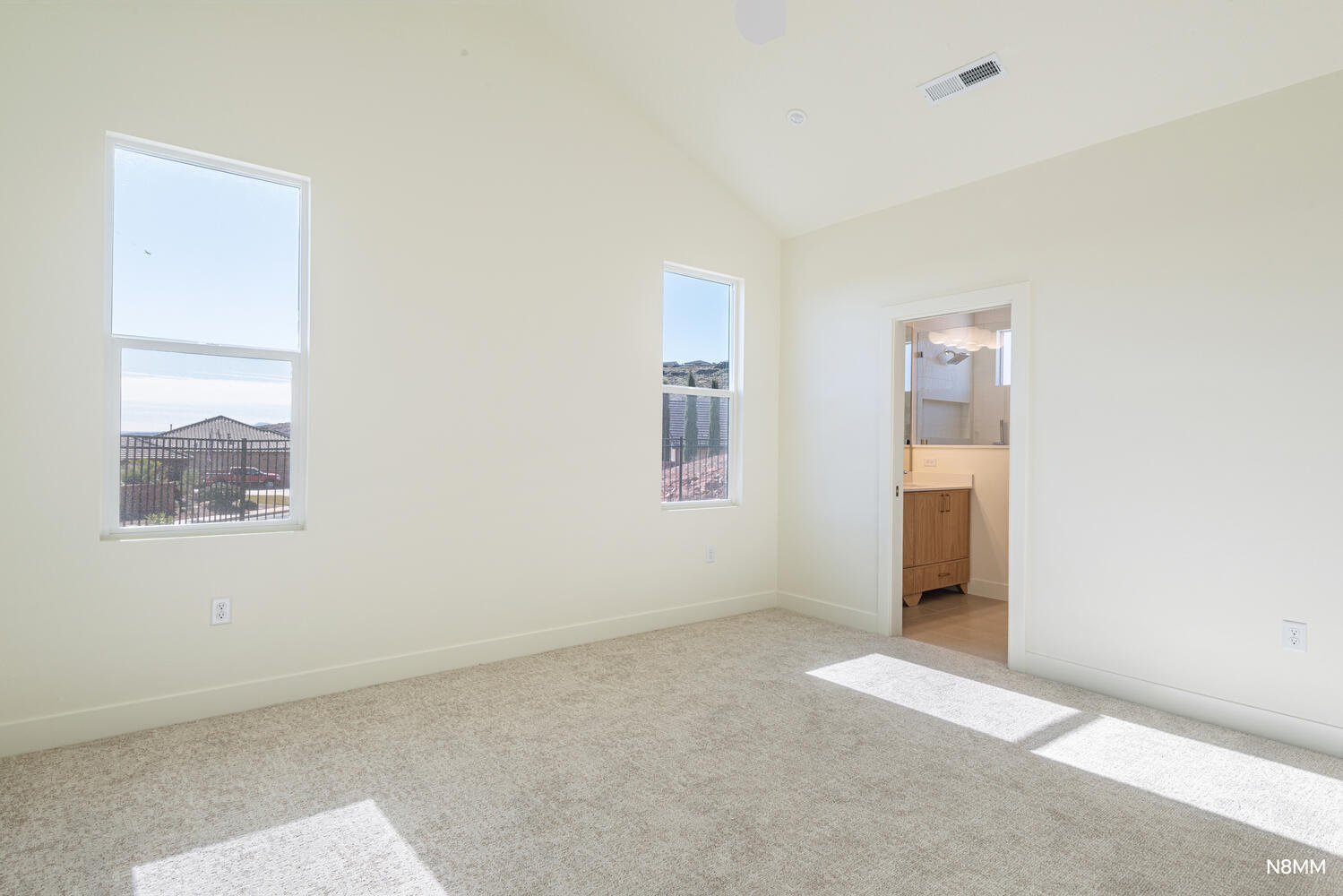 2914 E CHAPMAN CIR