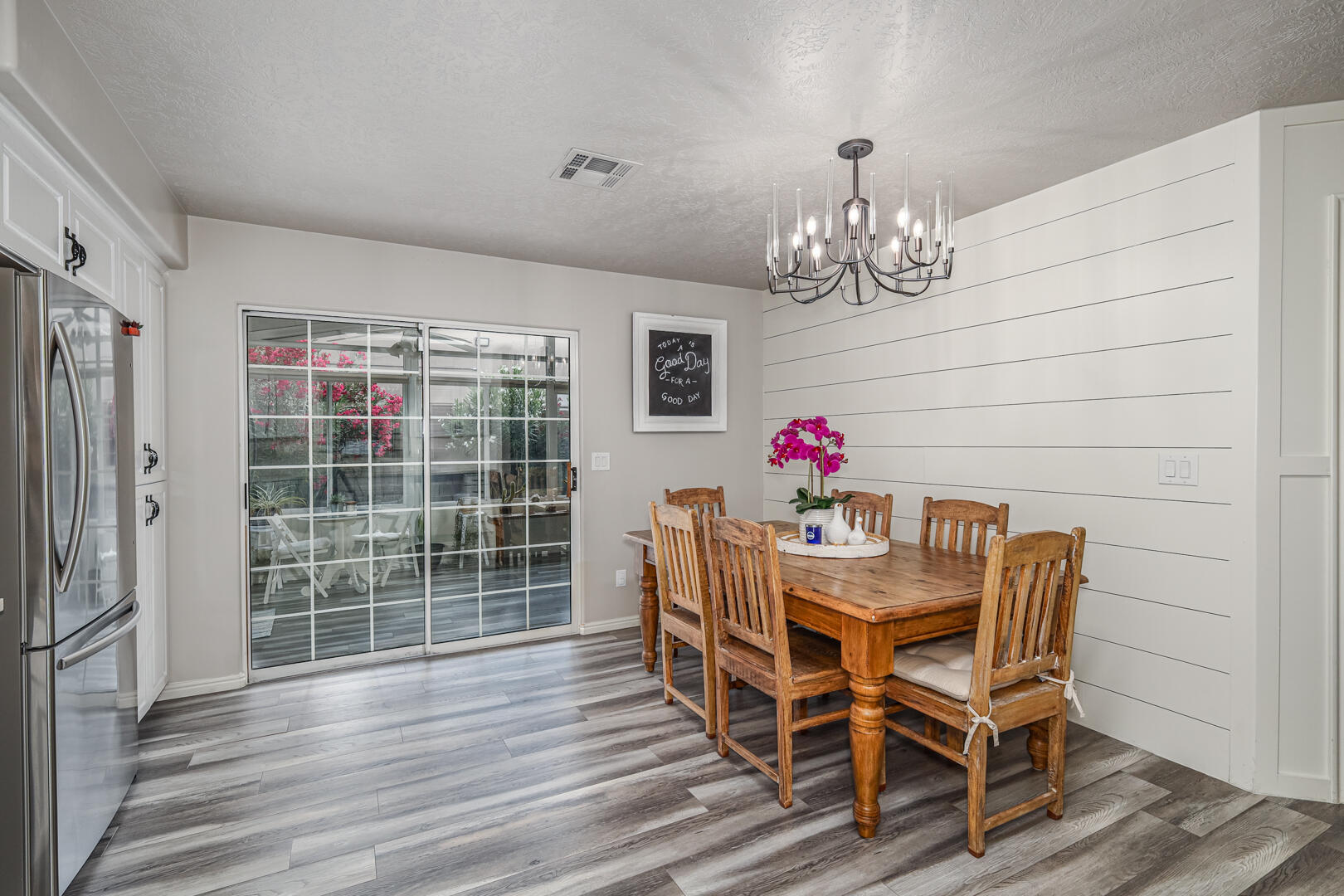 845 N Valley View DR Unit: #919