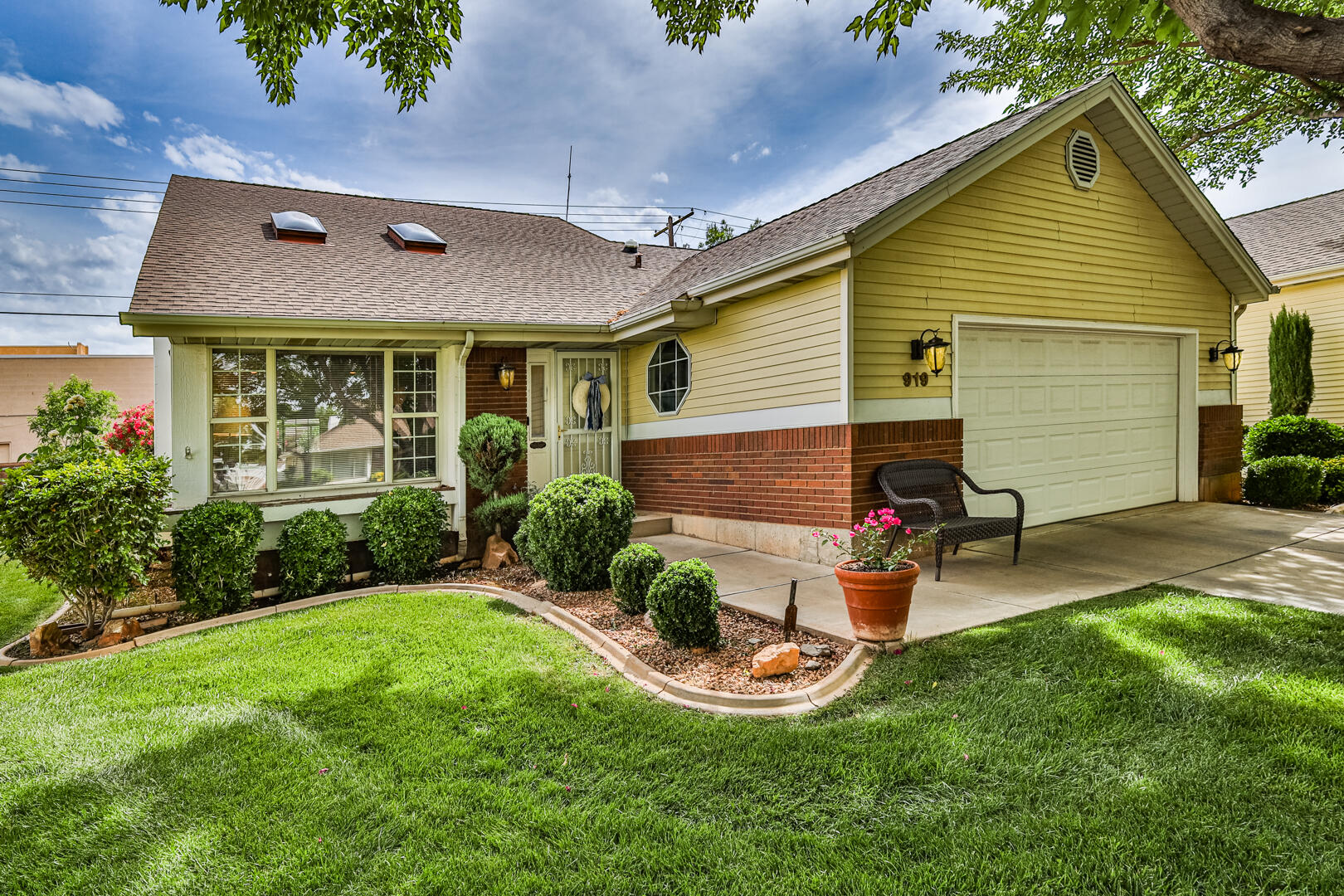 845 N Valley View DR Unit: #919