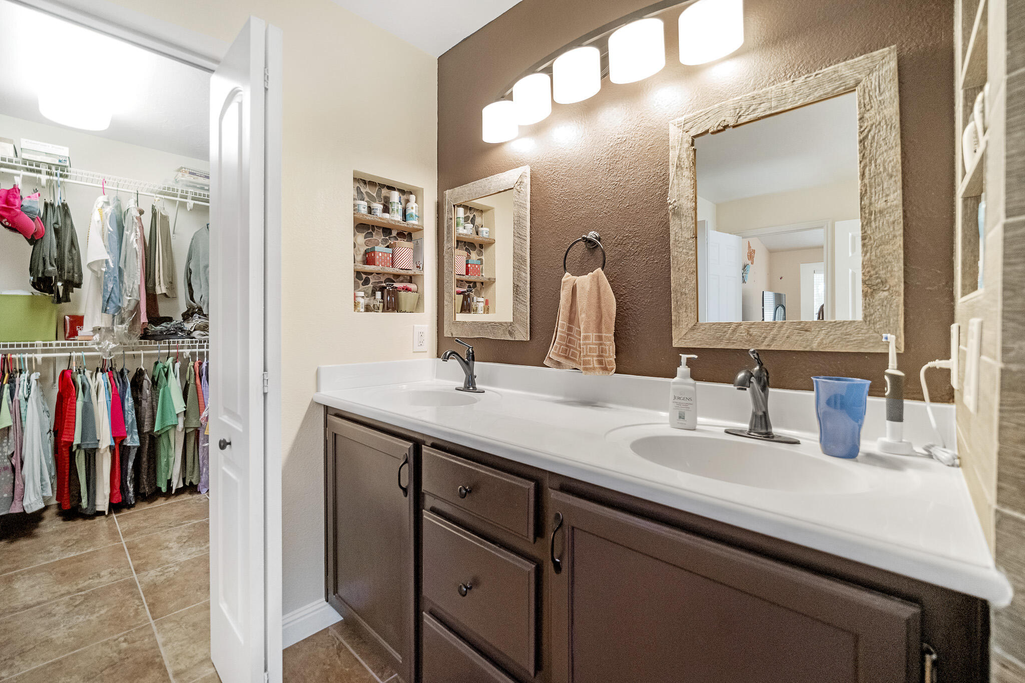 1393 W Summer Poppy DR