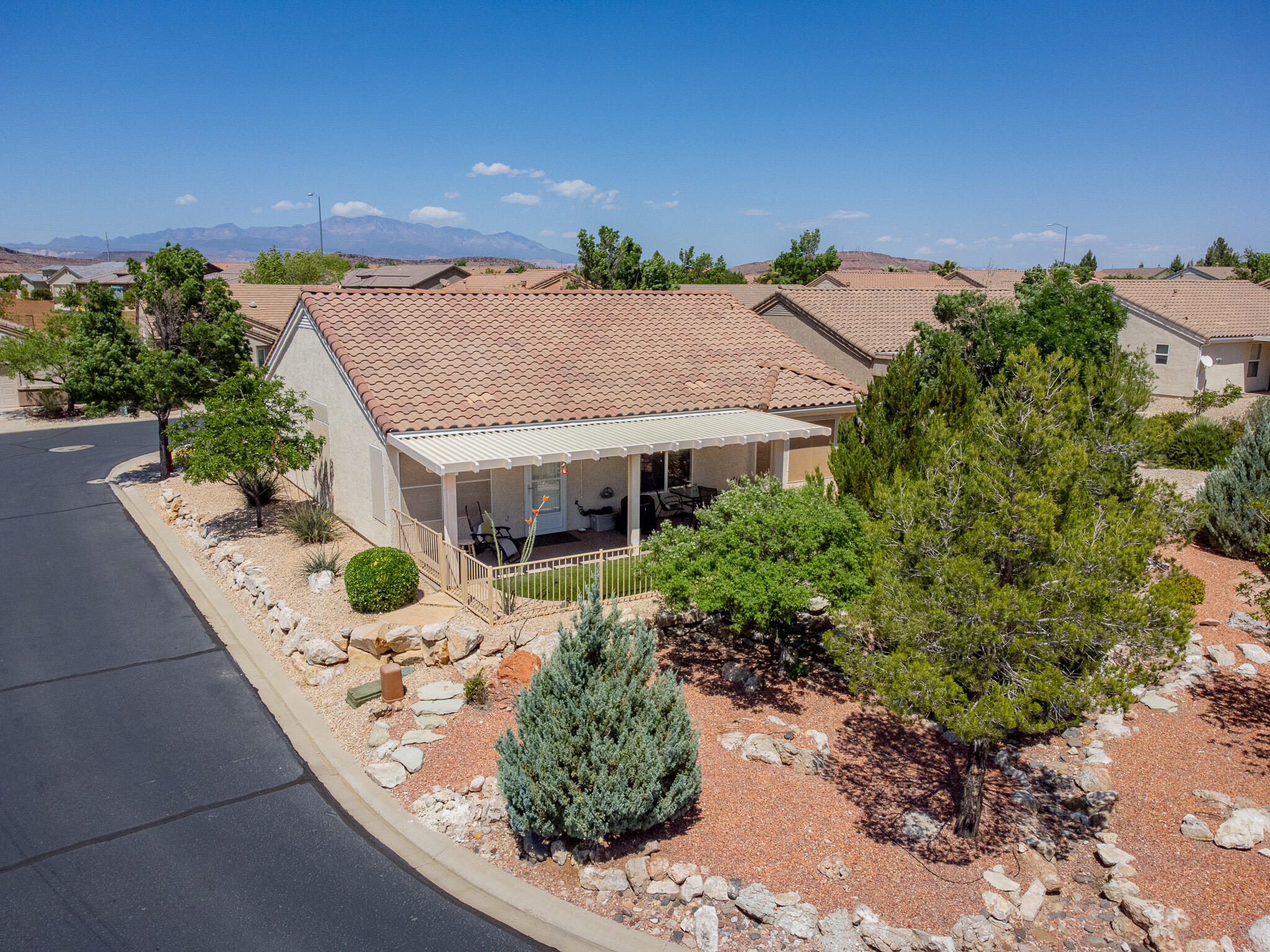 1393 W Summer Poppy DR