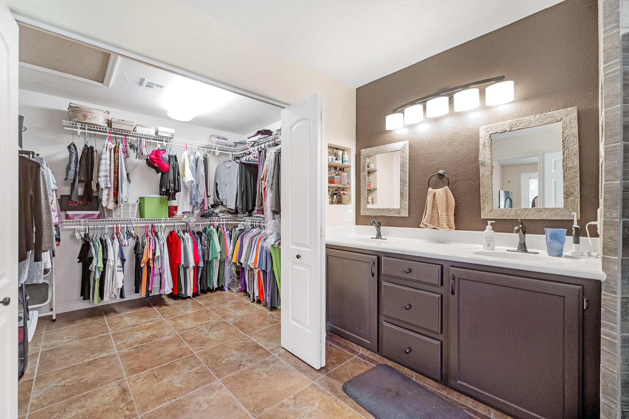 1393 W Summer Poppy DR