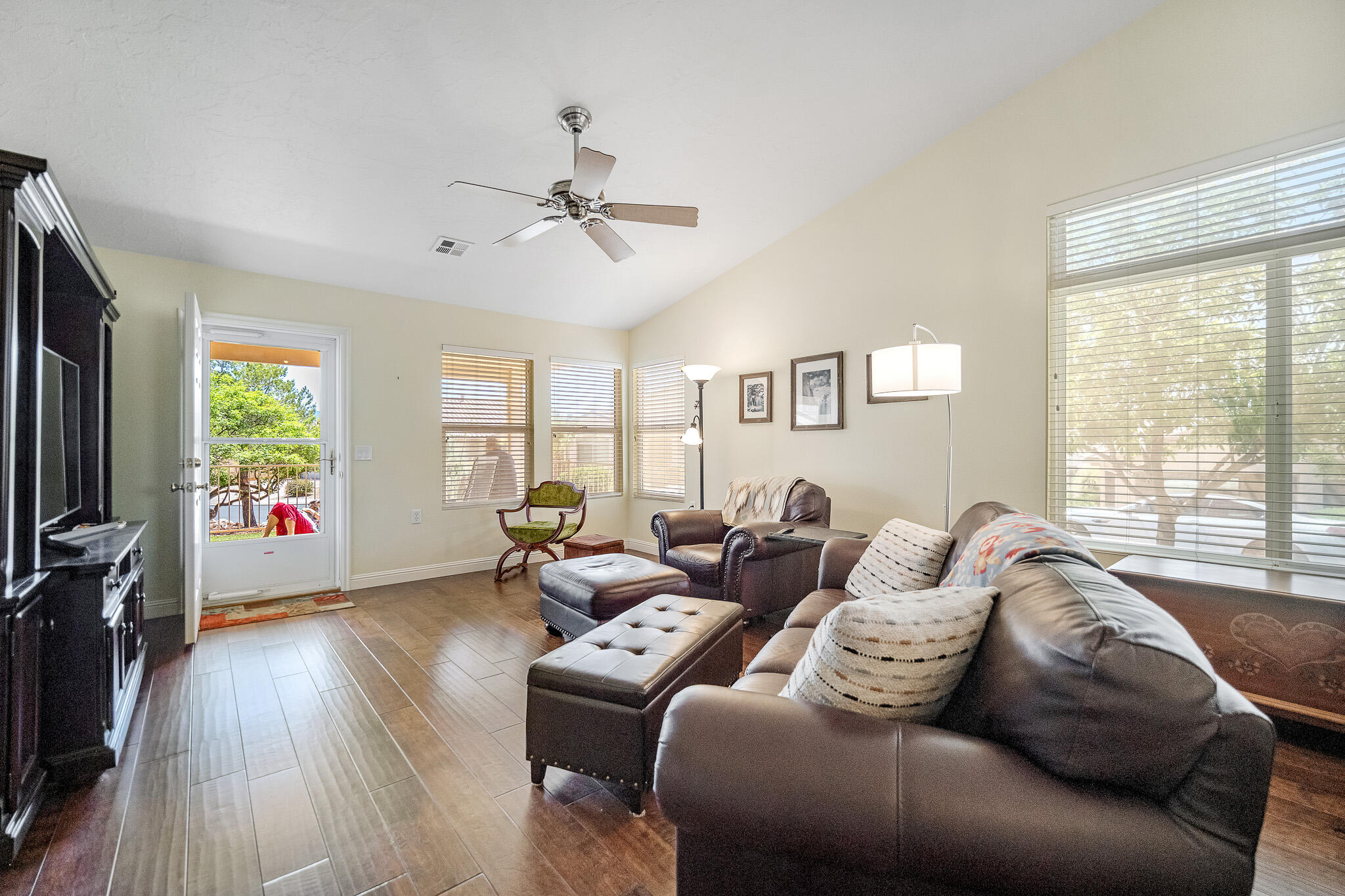 1393 W Summer Poppy DR