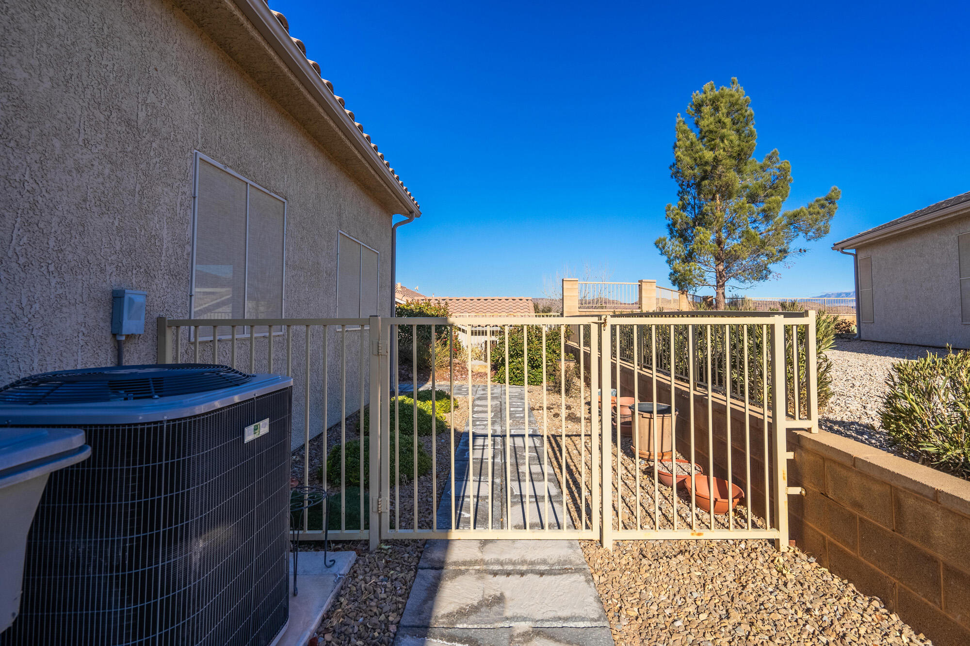 1830 W Heatherglen DR