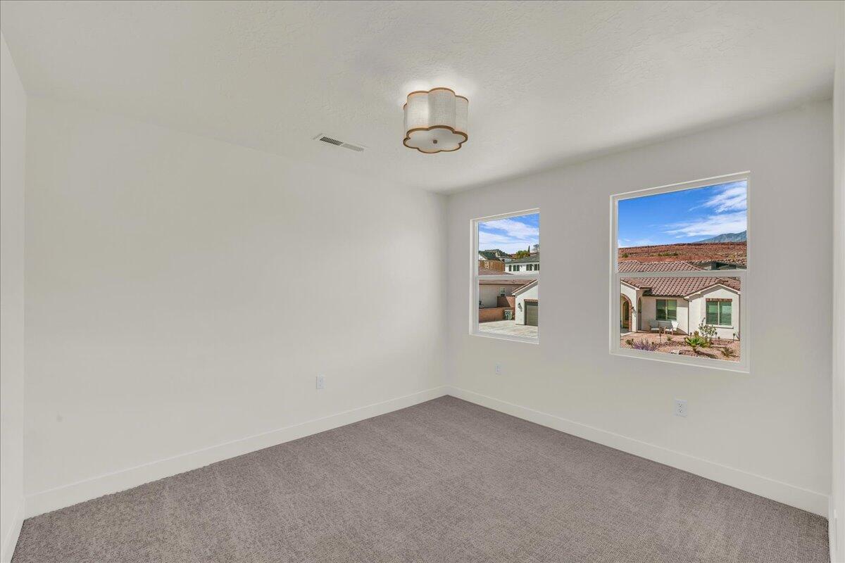 2914 E Chapman CIR