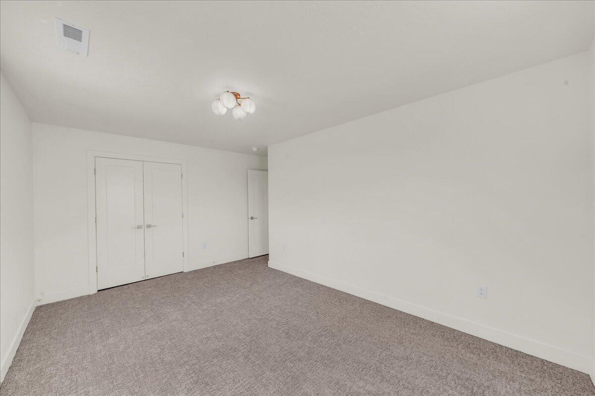 2914 E Chapman CIR