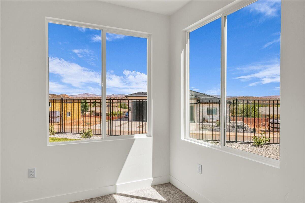 2914 E Chapman CIR