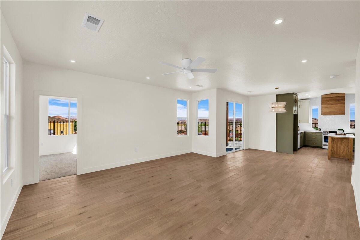 2914 E Chapman CIR