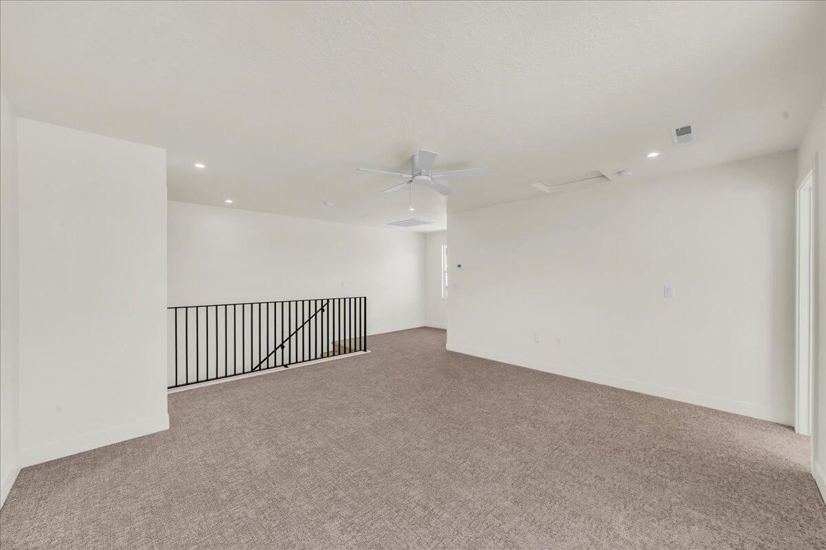 2914 E Chapman CIR