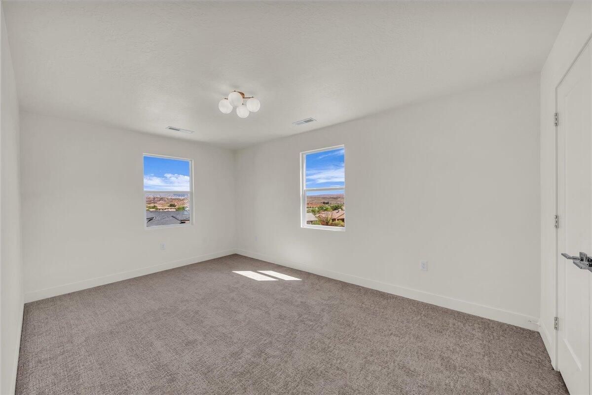 2914 E Chapman CIR