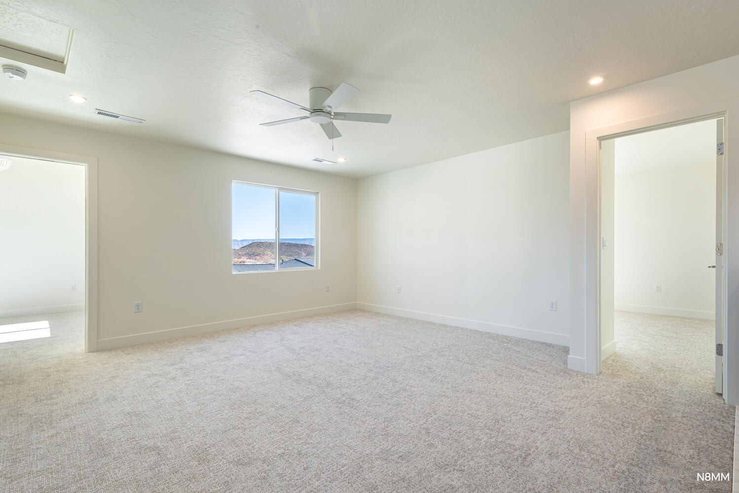 2914 E CHAPMAN CIR