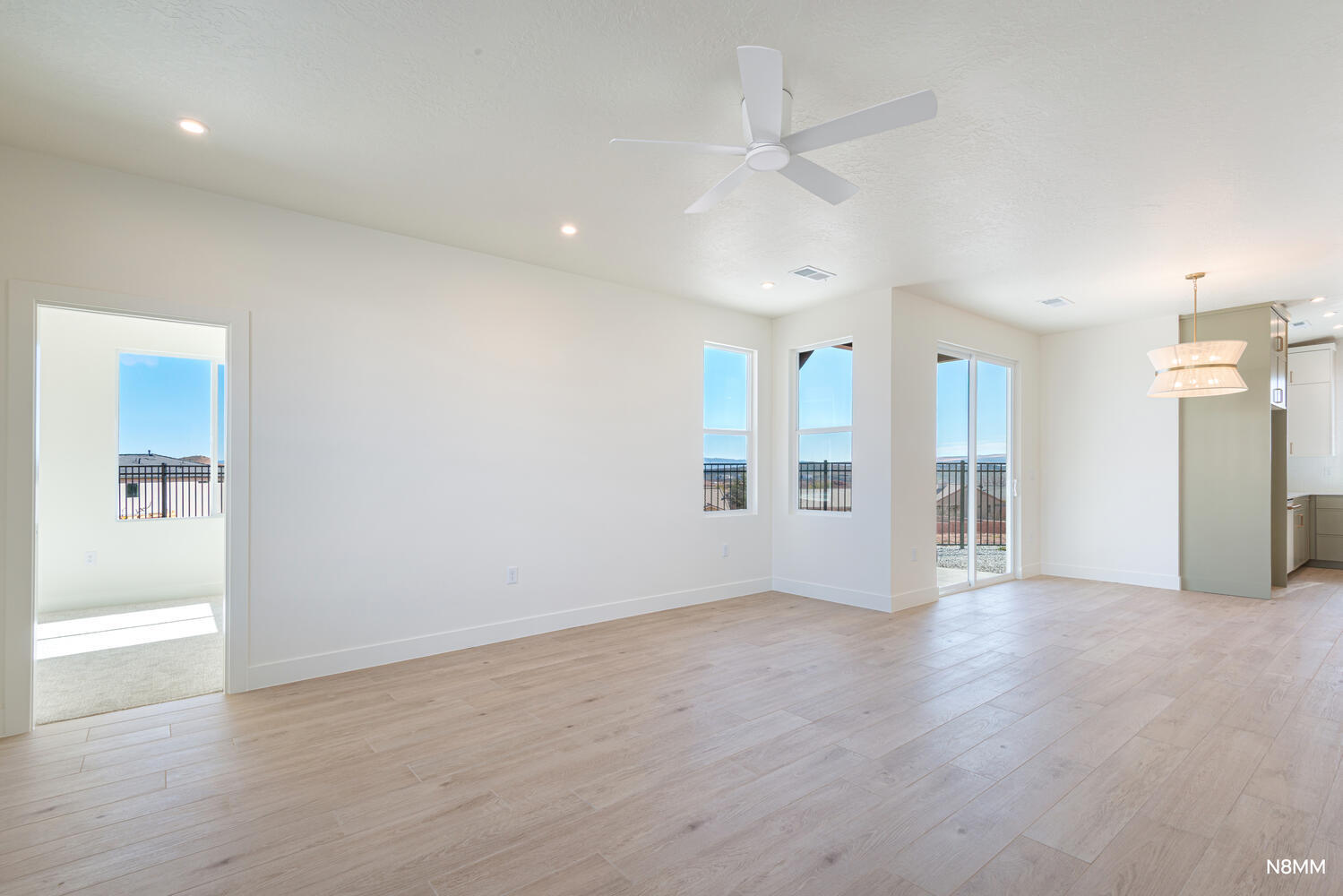 2914 E CHAPMAN CIR