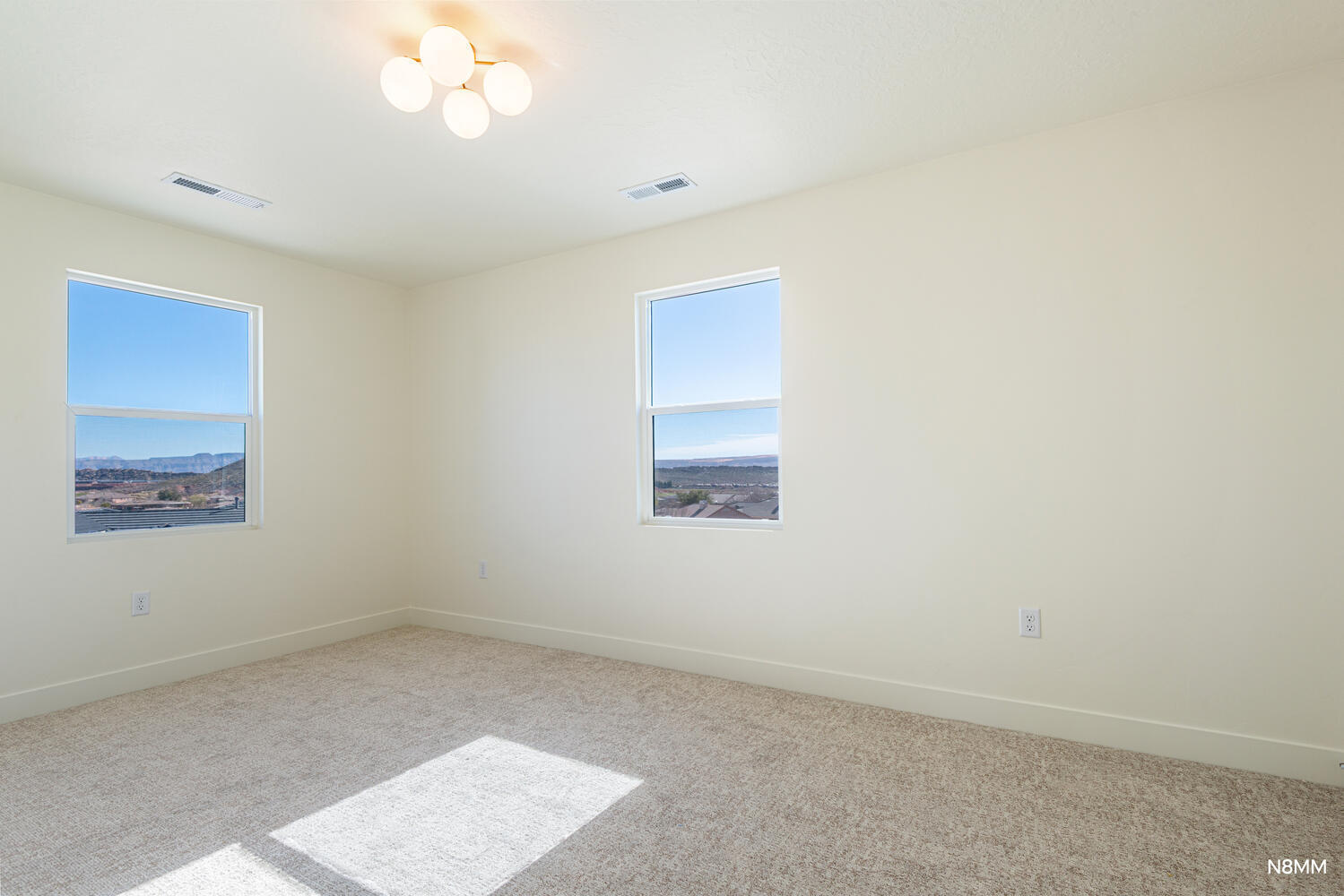 2914 E CHAPMAN CIR