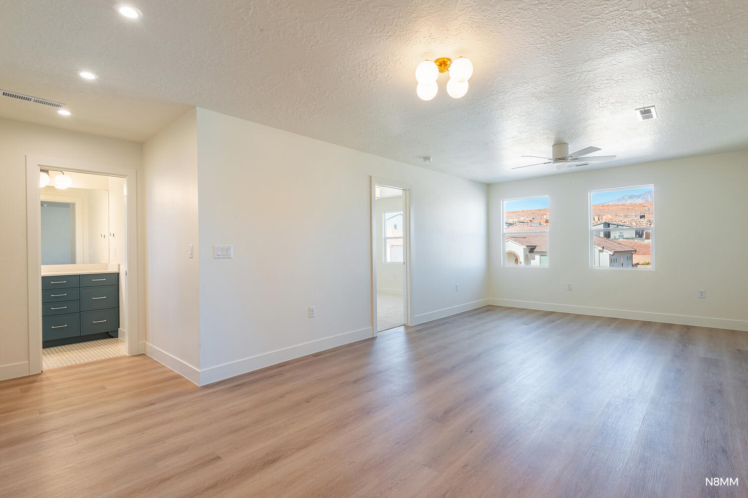 2914 E CHAPMAN CIR