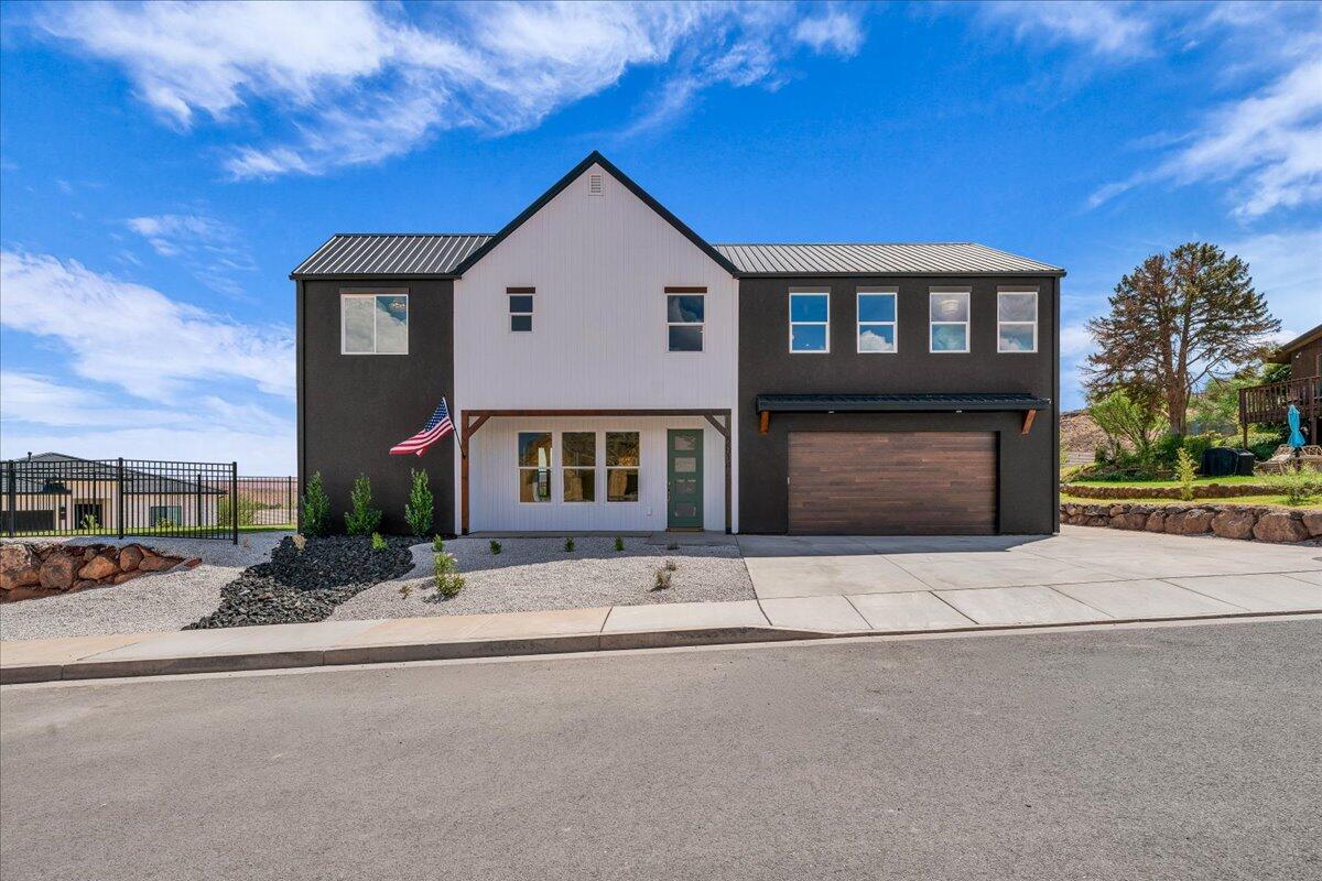 2914 E CHAPMAN CIR