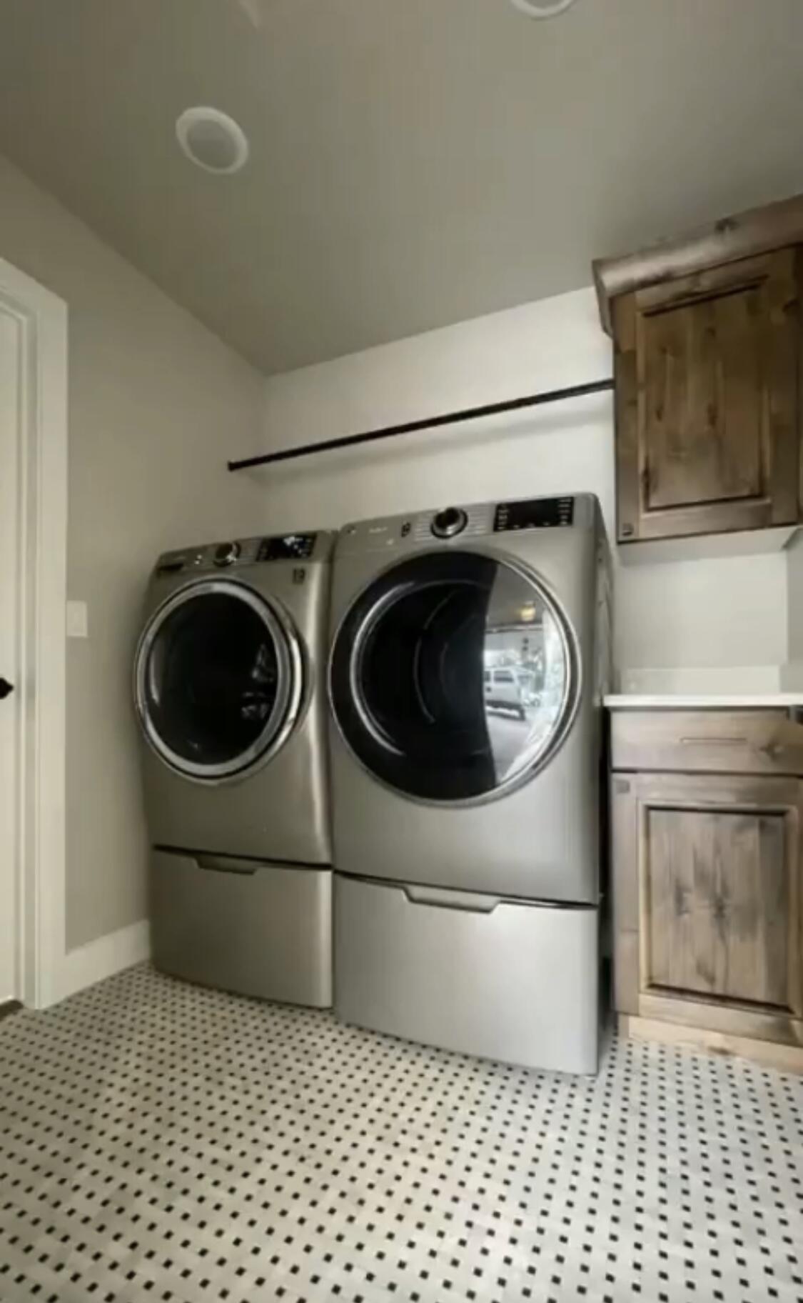 176 N Strathmore LN, (Lot 26) (Lot 26)