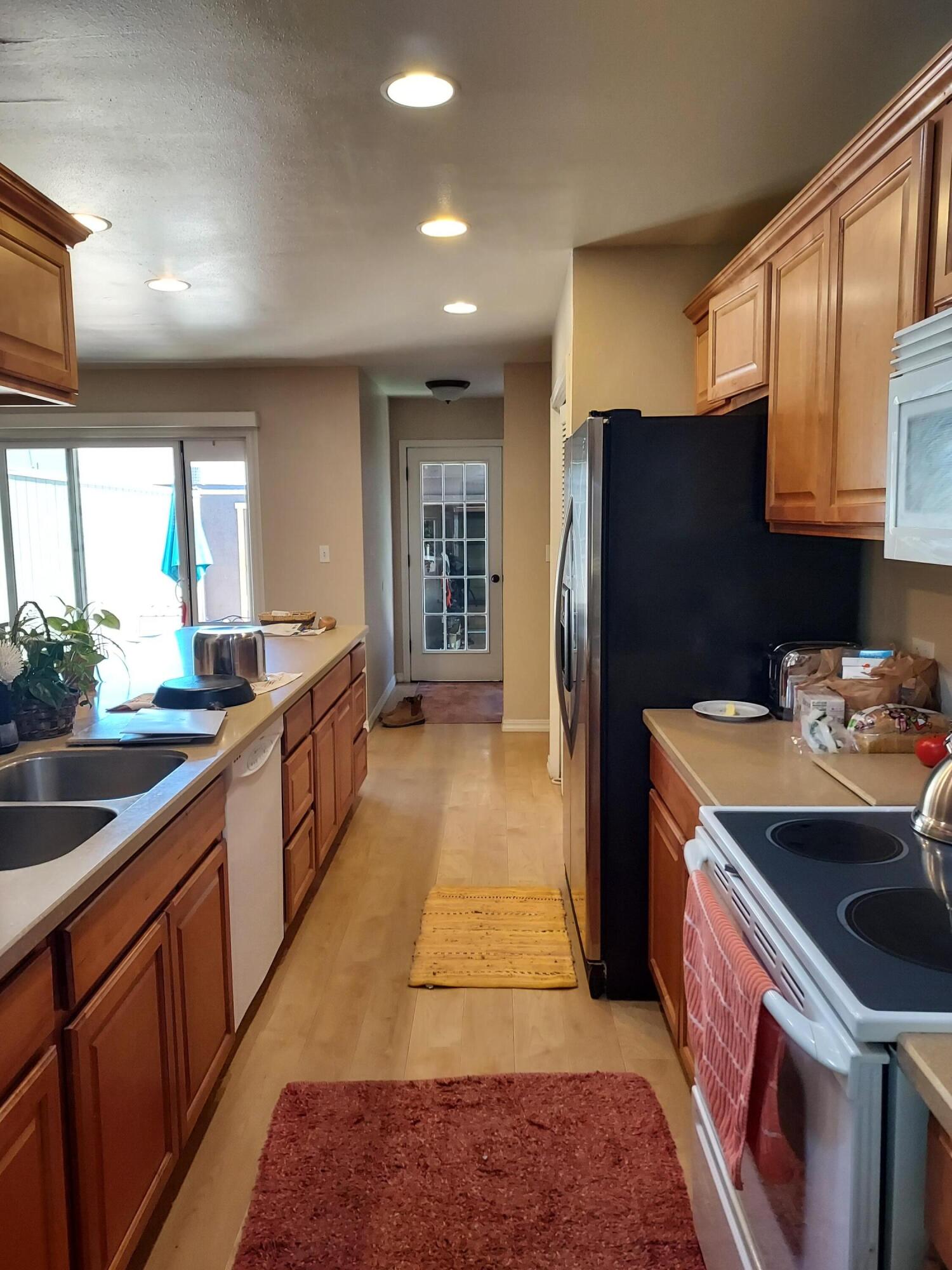 907 S Three Fountains DR