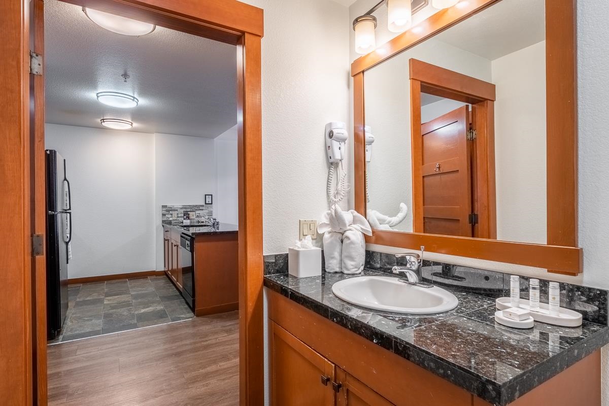 100 Canyon Blvd #3307 Unit: Lincoln House #3307