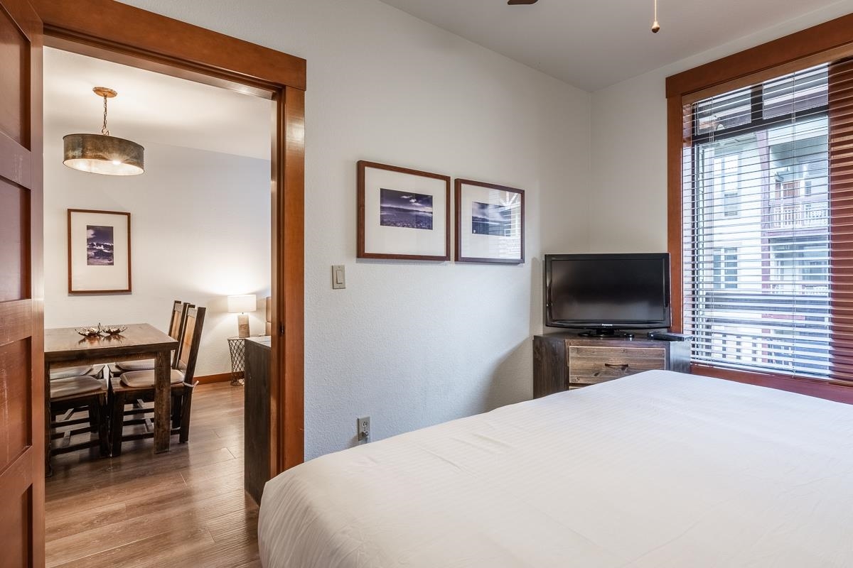 100 Canyon Blvd #3307 Unit: Lincoln House #3307